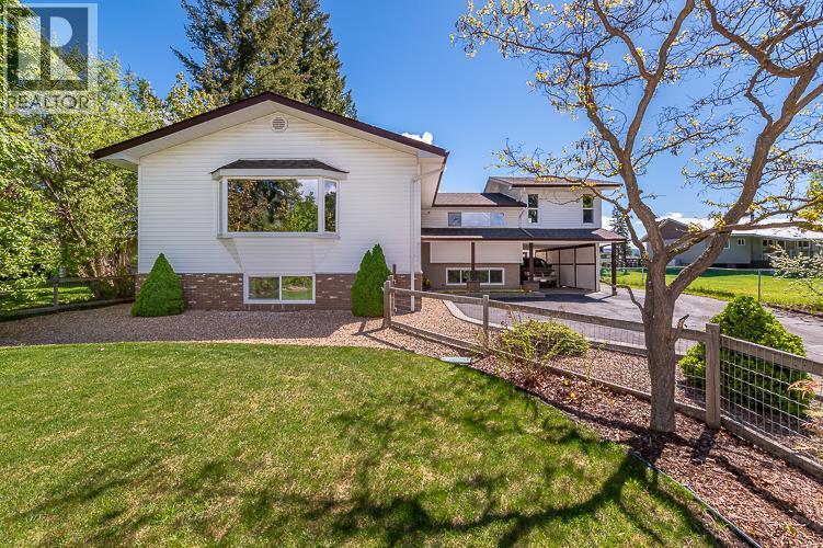 1910 30 Street Se, Salmon Arm, British Columbia  V1E 2E6 - Photo 1 - 10399772