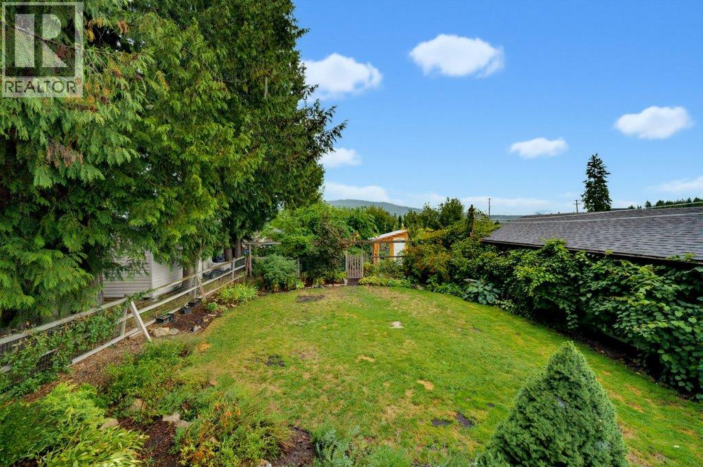 1910 30 Street Se, Salmon Arm, British Columbia  V1E 2E6 - Photo 11 - 10399772