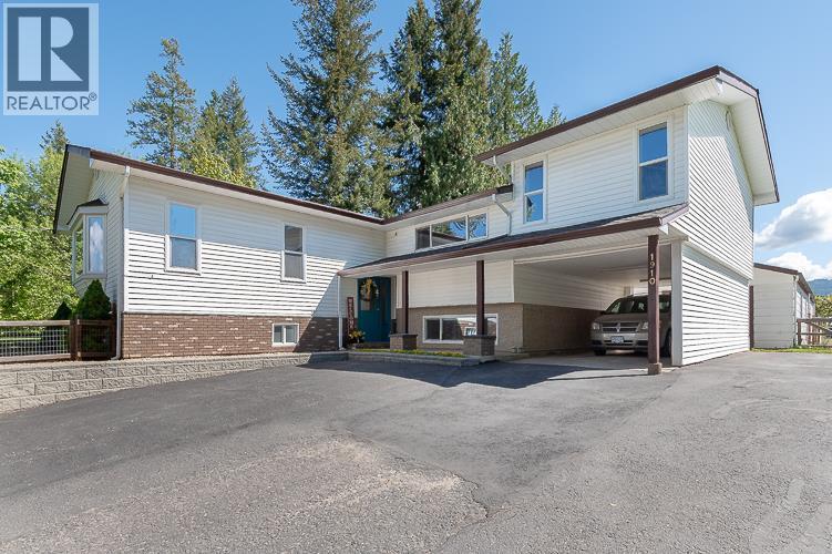 1910 30 Street Se, Salmon Arm, British Columbia  V1E 2E6 - Photo 2 - 10399772