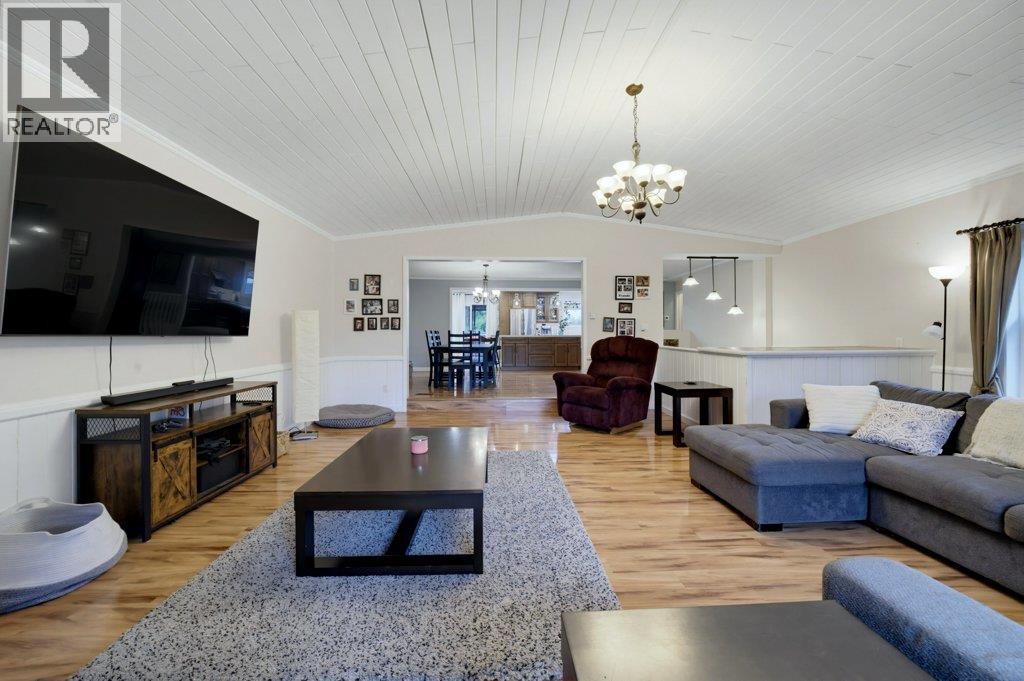 1910 30 Street Se, Salmon Arm, British Columbia  V1E 2E6 - Photo 24 - 10399772