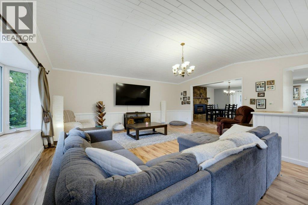 1910 30 Street Se, Salmon Arm, British Columbia  V1E 2E6 - Photo 26 - 10399772