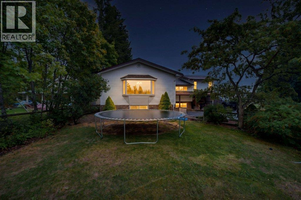 1910 30 Street Se, Salmon Arm, British Columbia  V1E 2E6 - Photo 3 - 10399772