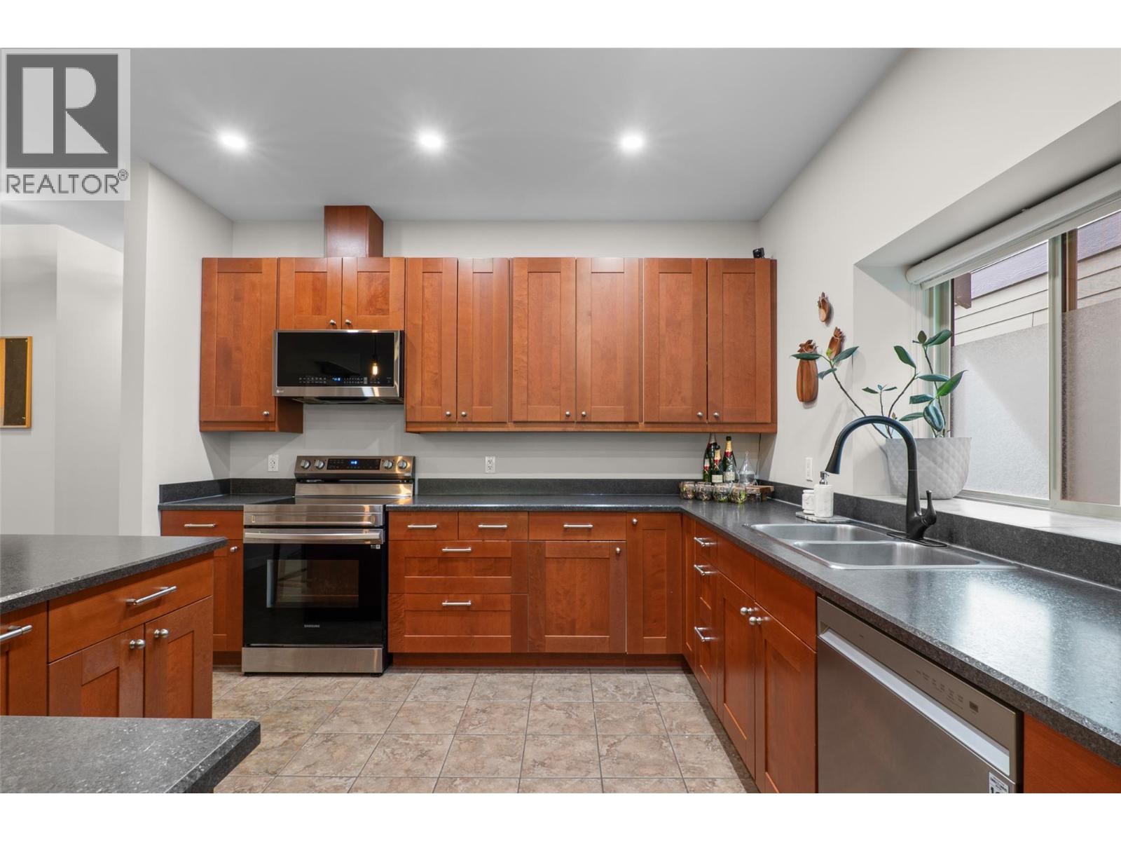 1324 Burfield Drive, Kamloops, British Columbia  V0E 5N0 - Photo 10 - 10399673