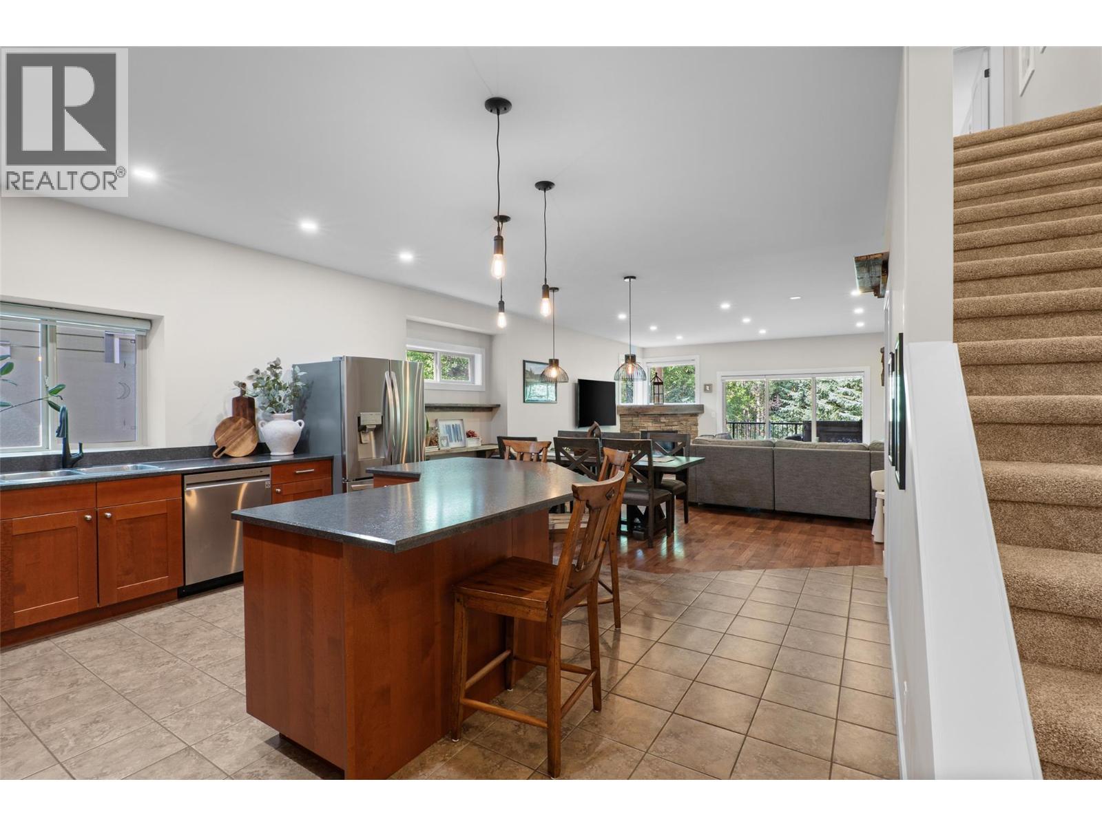 1324 Burfield Drive, Kamloops, British Columbia  V0E 5N0 - Photo 6 - 10399673
