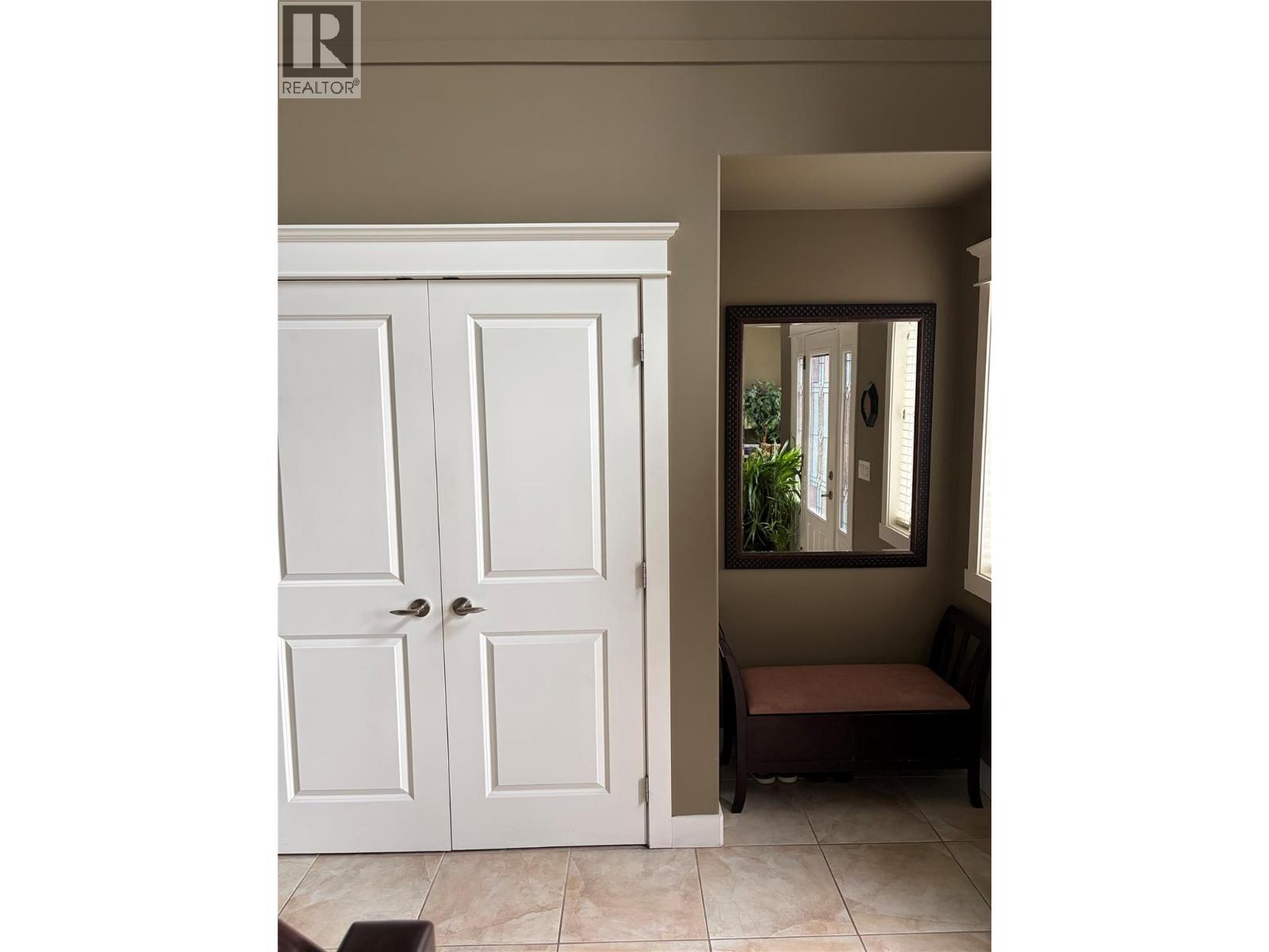 988 Arlington Court, Kamloops, British Columbia  V2B 8T4 - Photo 4 - 10395393