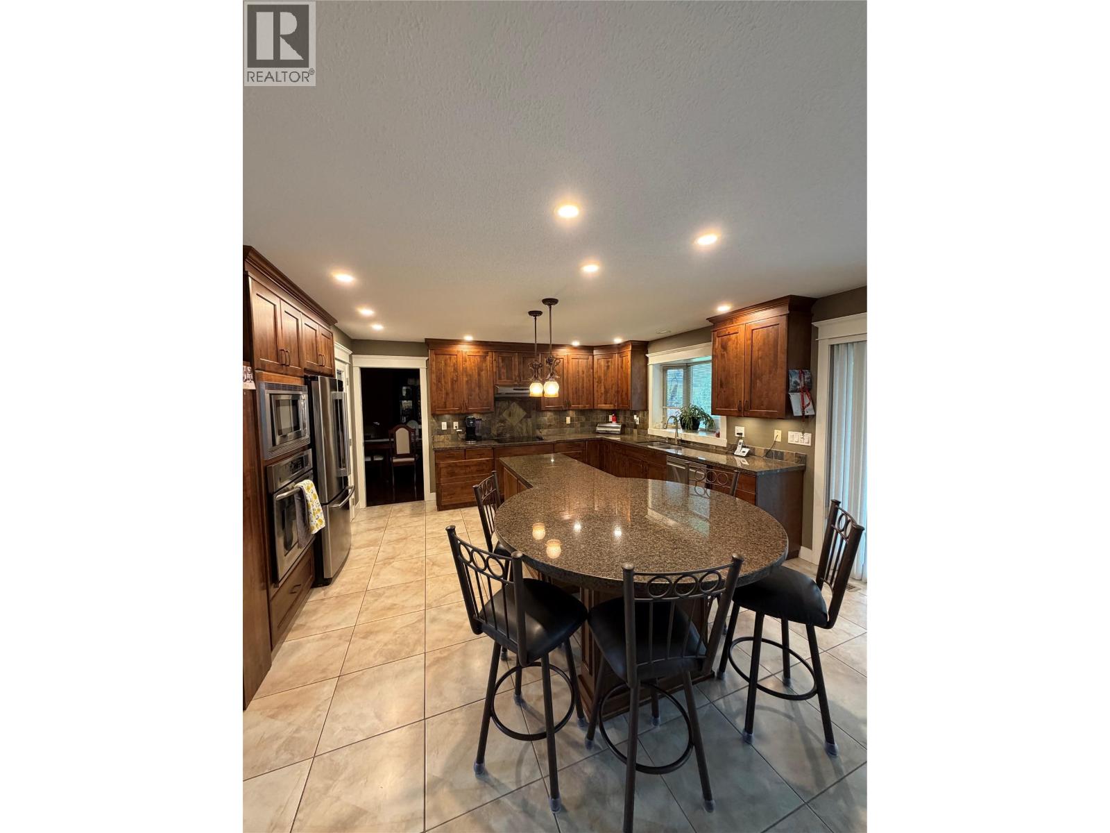 988 Arlington Court, Kamloops, British Columbia  V2B 8T4 - Photo 8 - 10395393