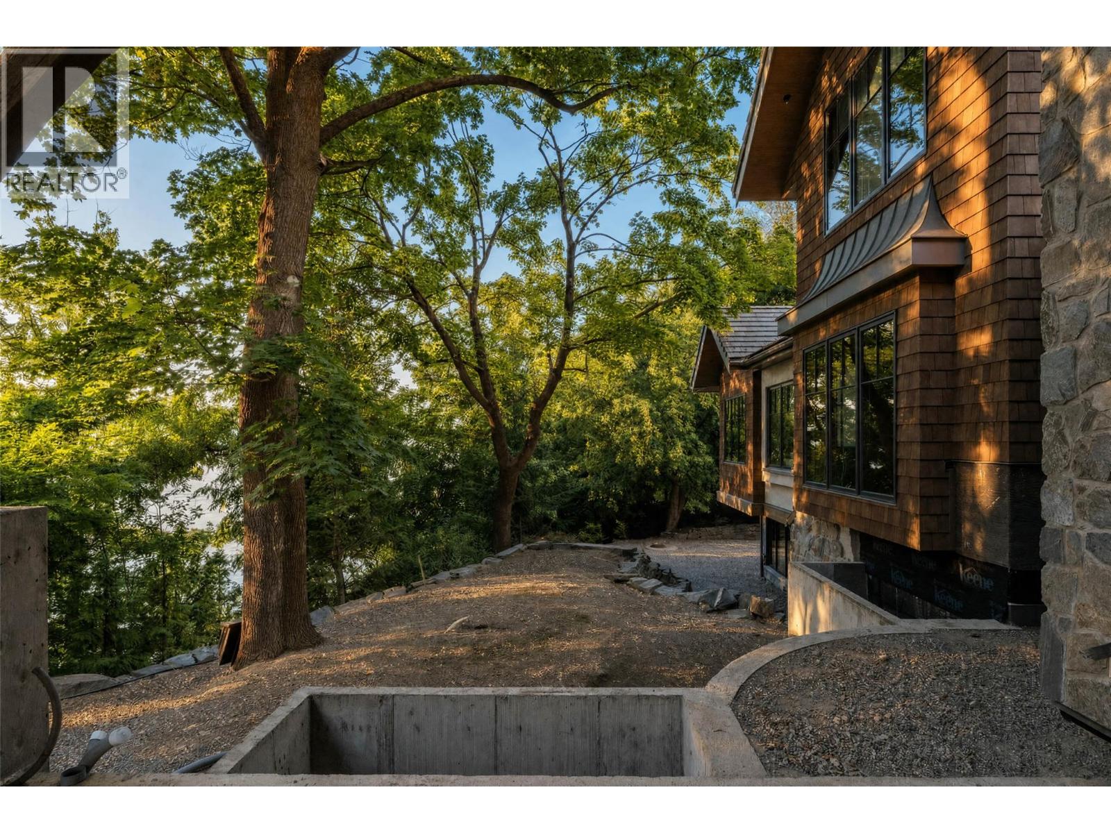 12407 Coldstream Creek Road, Coldstream, British Columbia  V1B 1G2 - Photo 13 - 10397885