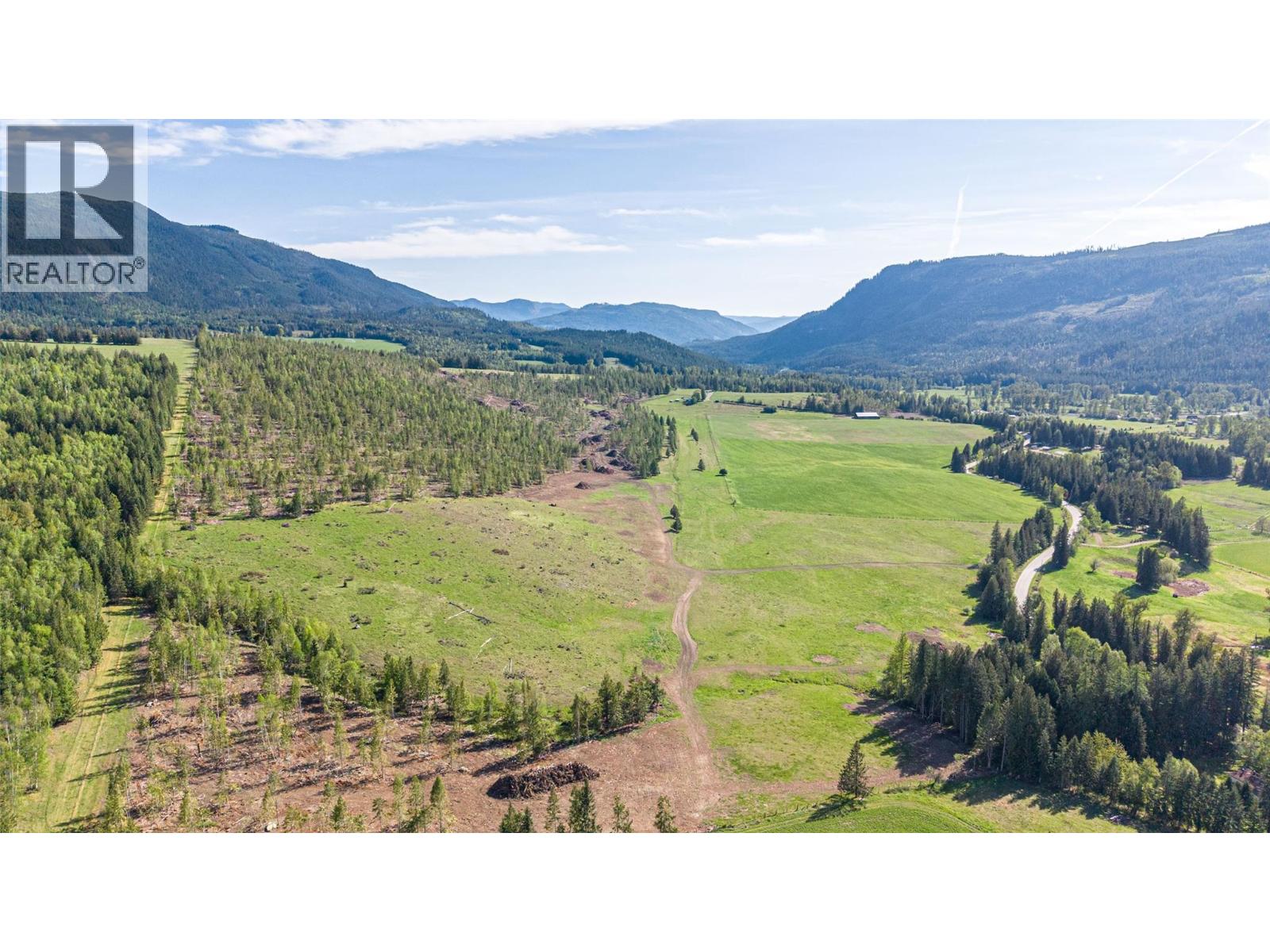 2465 Mabel Lake Road, Lumby, British Columbia  V0E 2G6 - Photo 2 - 10399522