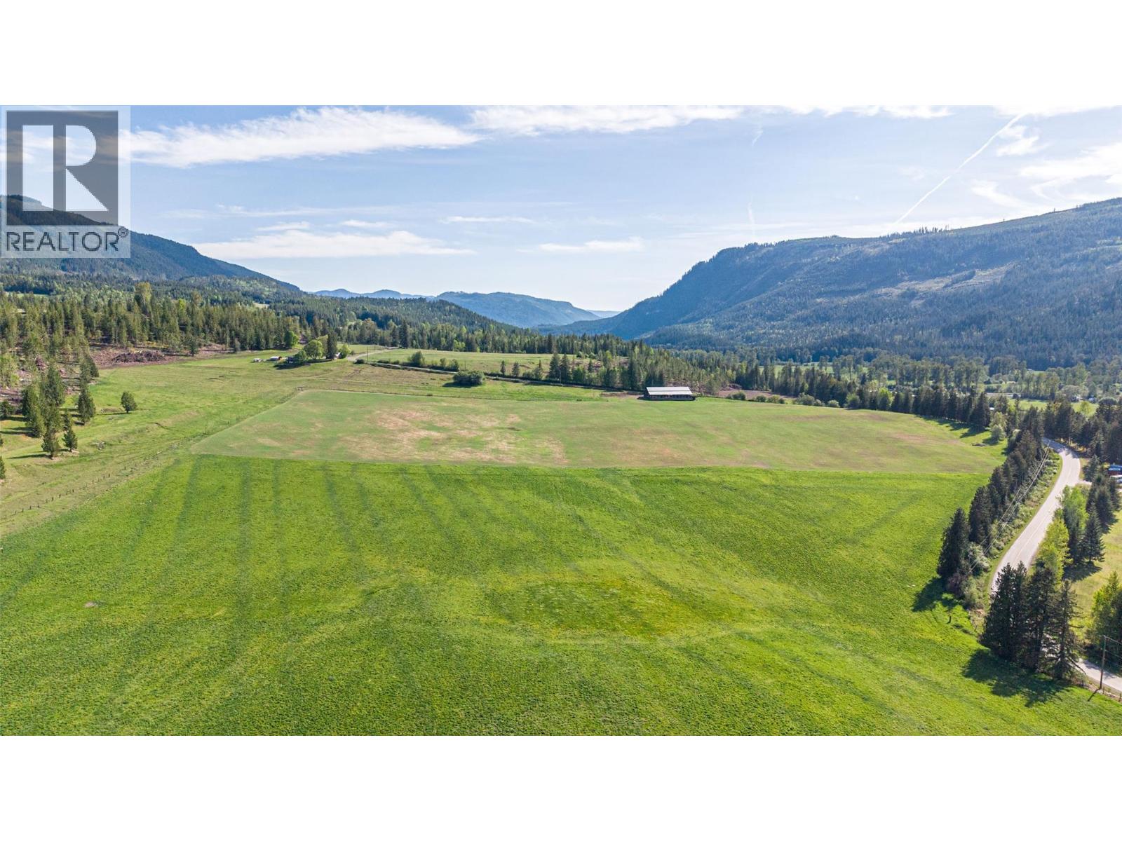 2465 Mabel Lake Road, Lumby, British Columbia  V0E 2G6 - Photo 3 - 10399522