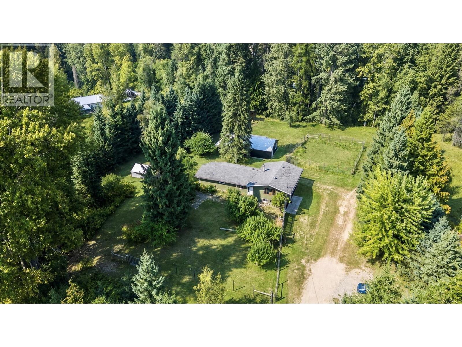 3710 Ladybird Road, Krestova, British Columbia  V0G 1H2 - Photo 1 - 10399750