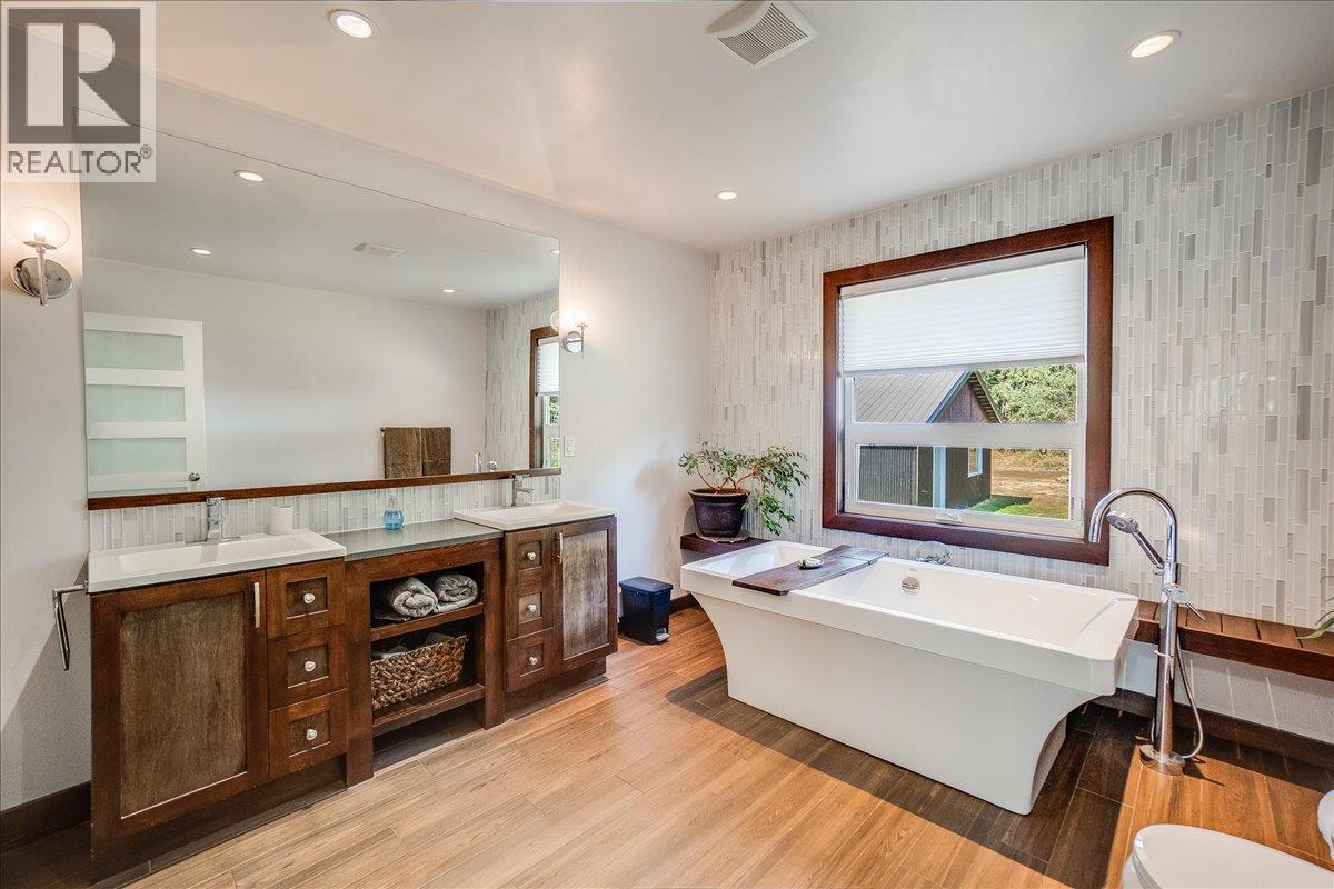 3710 Ladybird Road, Krestova, British Columbia  V0G 1H2 - Photo 31 - 10399750