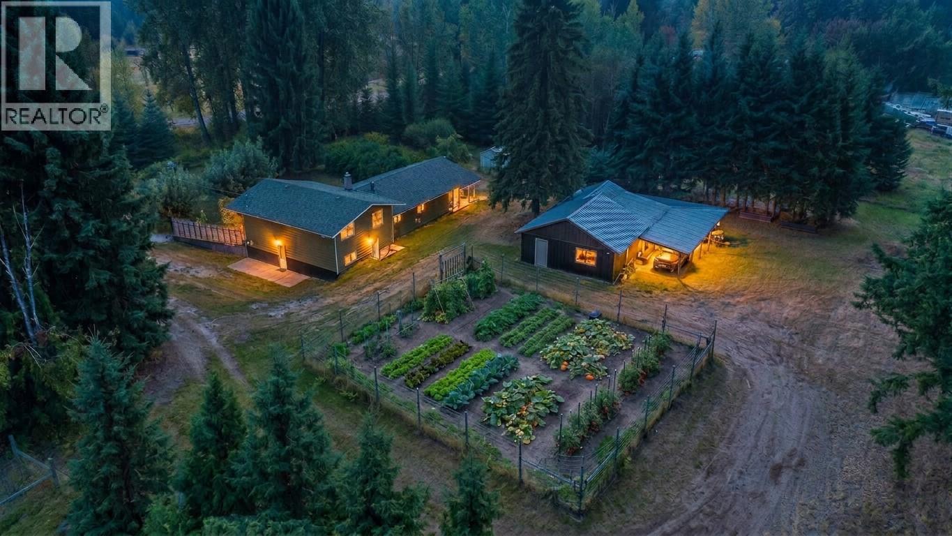 3710 Ladybird Road, Krestova, British Columbia  V0G 1H2 - Photo 4 - 10399750