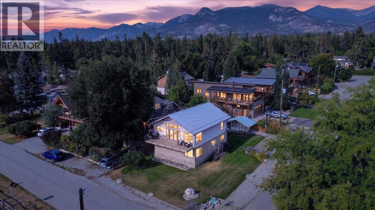 1808 Tretheway Road, Windermere, British Columbia  V0B 2L2 - Photo 1 - 10398798