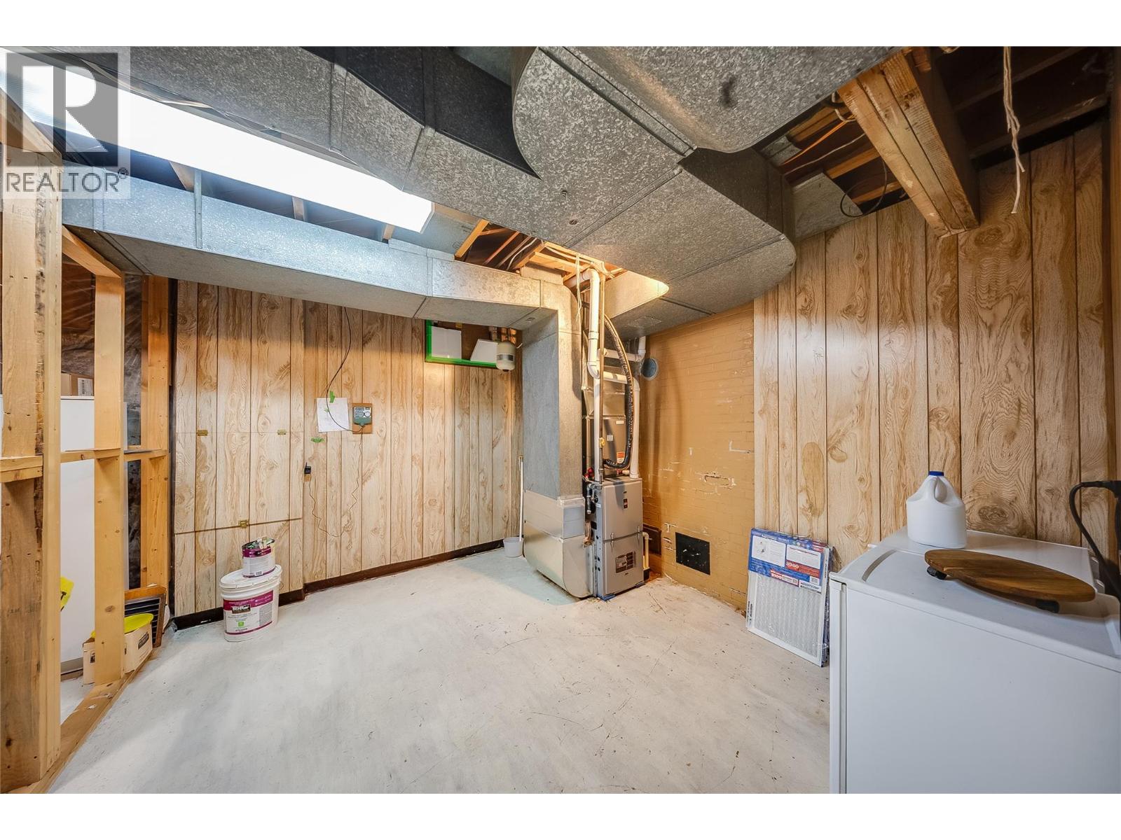 204 Diana Crescent, Trail, British Columbia  V1R 1A3 - Photo 31 - 10399688