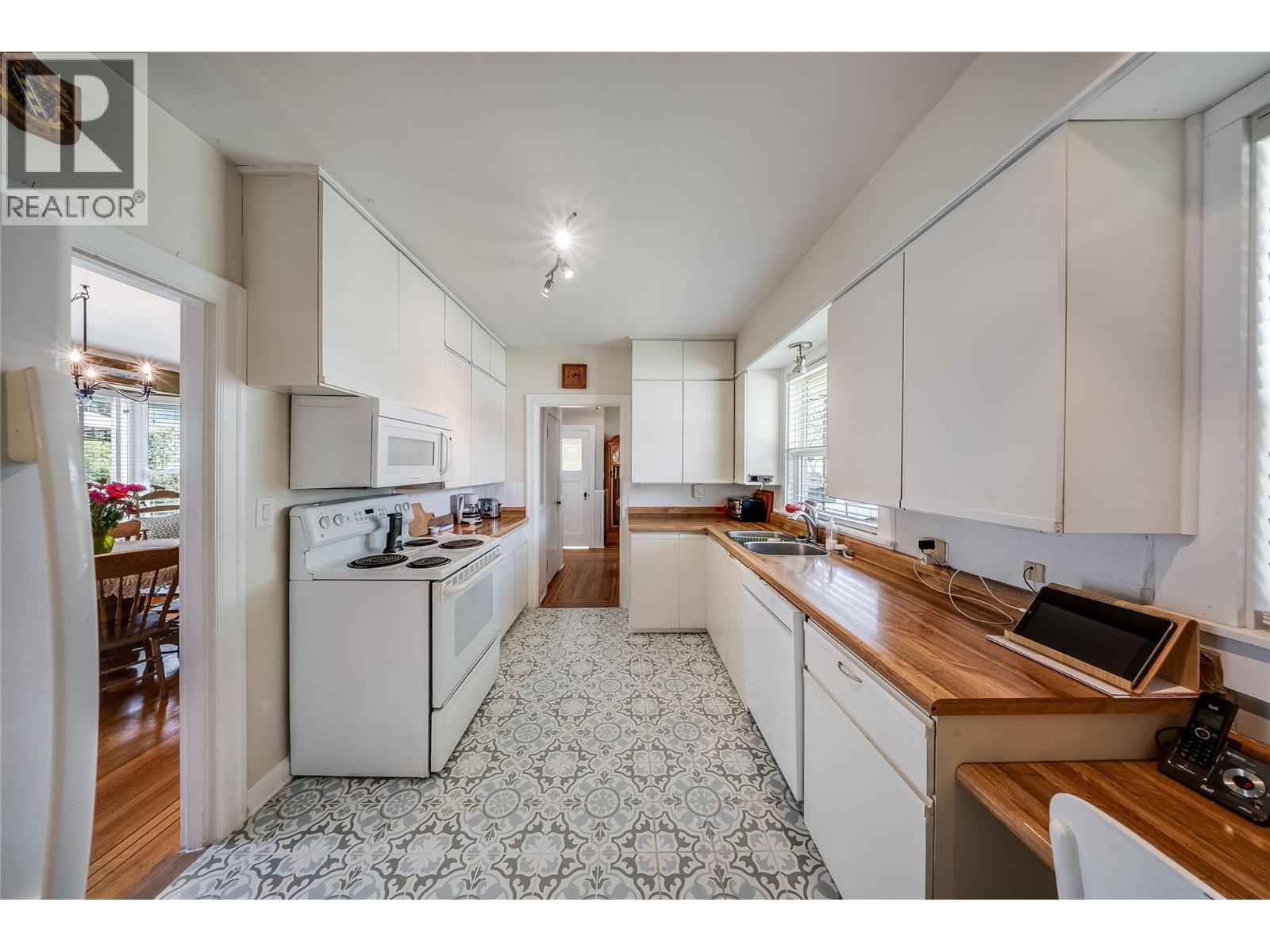 204 Diana Crescent, Trail, British Columbia  V1R 1A3 - Photo 6 - 10399688