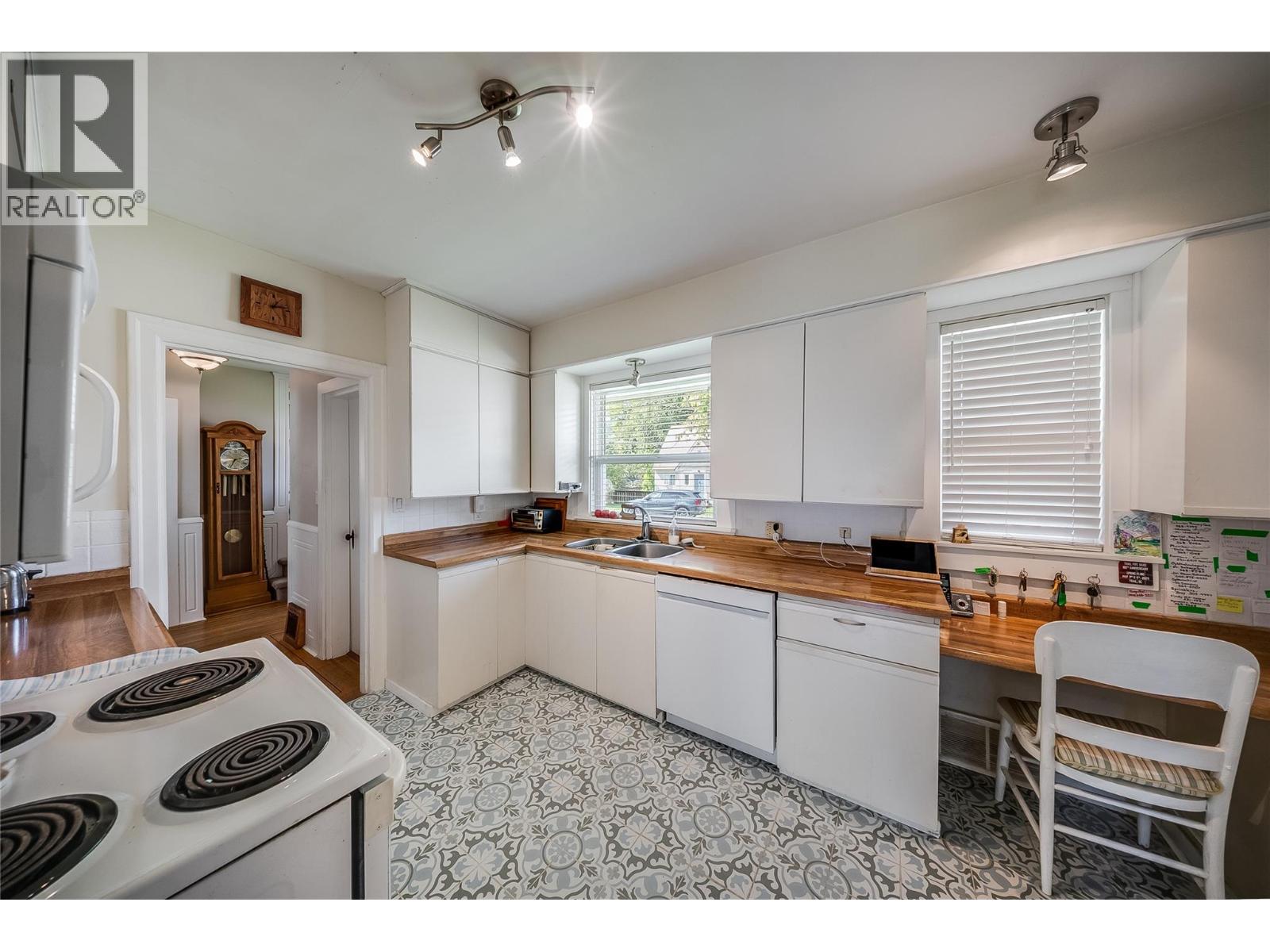 204 Diana Crescent, Trail, British Columbia  V1R 1A3 - Photo 7 - 10399688