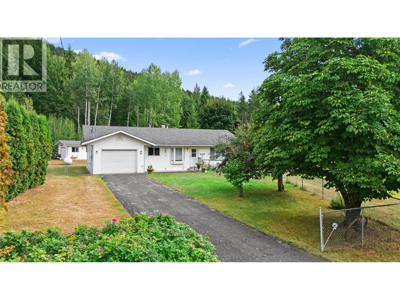 325 Wyndhaven Drive, Clearwater, British Columbia  V0E 1N1 - Photo 1 - 10397275