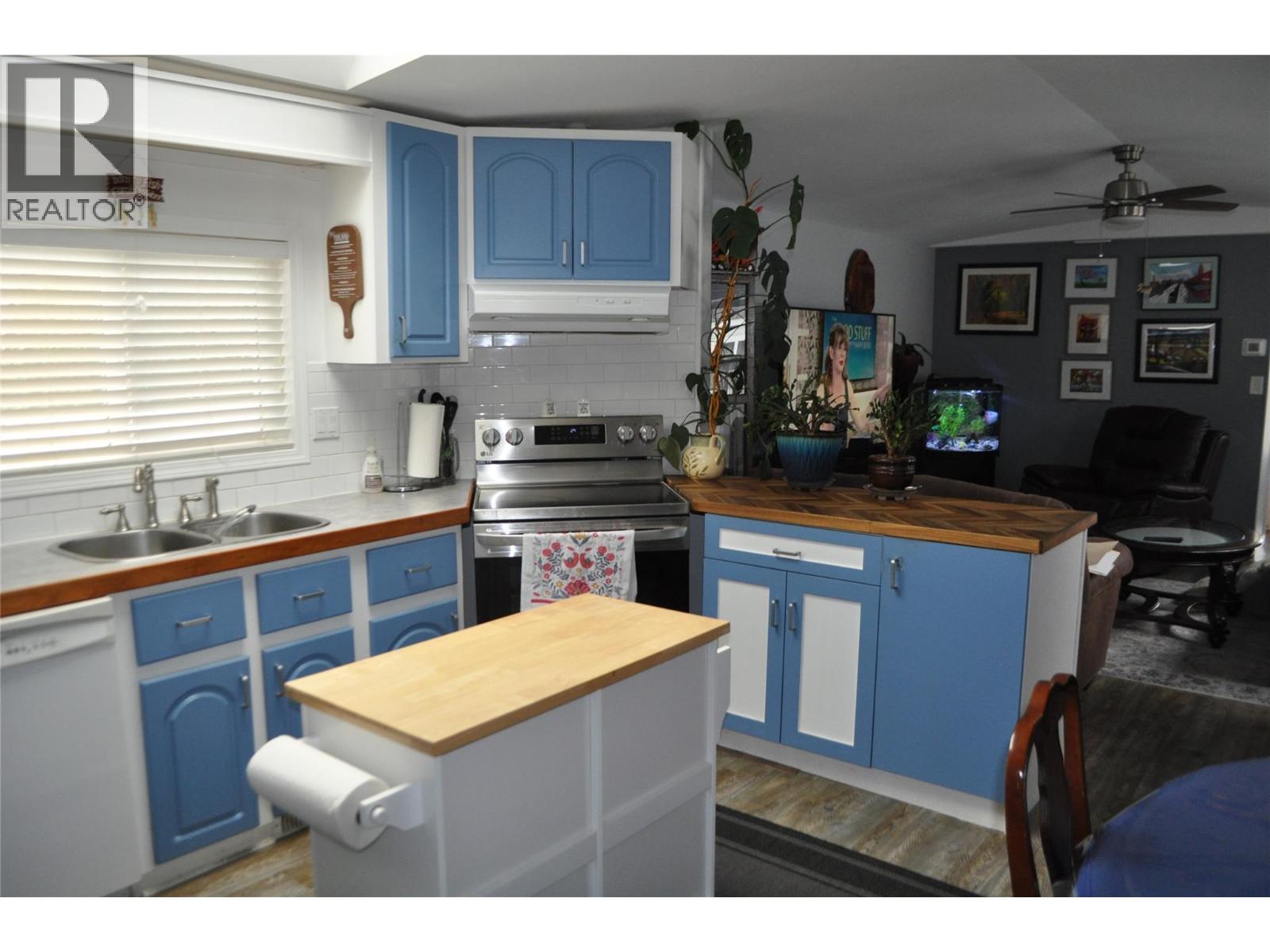 610 Katherine Road Unit# 10, West Kelowna, British Columbia  V1Z 3G2 - Photo 4 - 10399211
