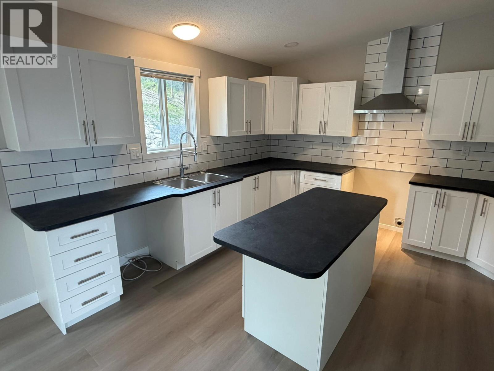 7932 Alpine Road, Kelowna, British Columbia  V1Z 3V4 - Photo 4 - 10399698
