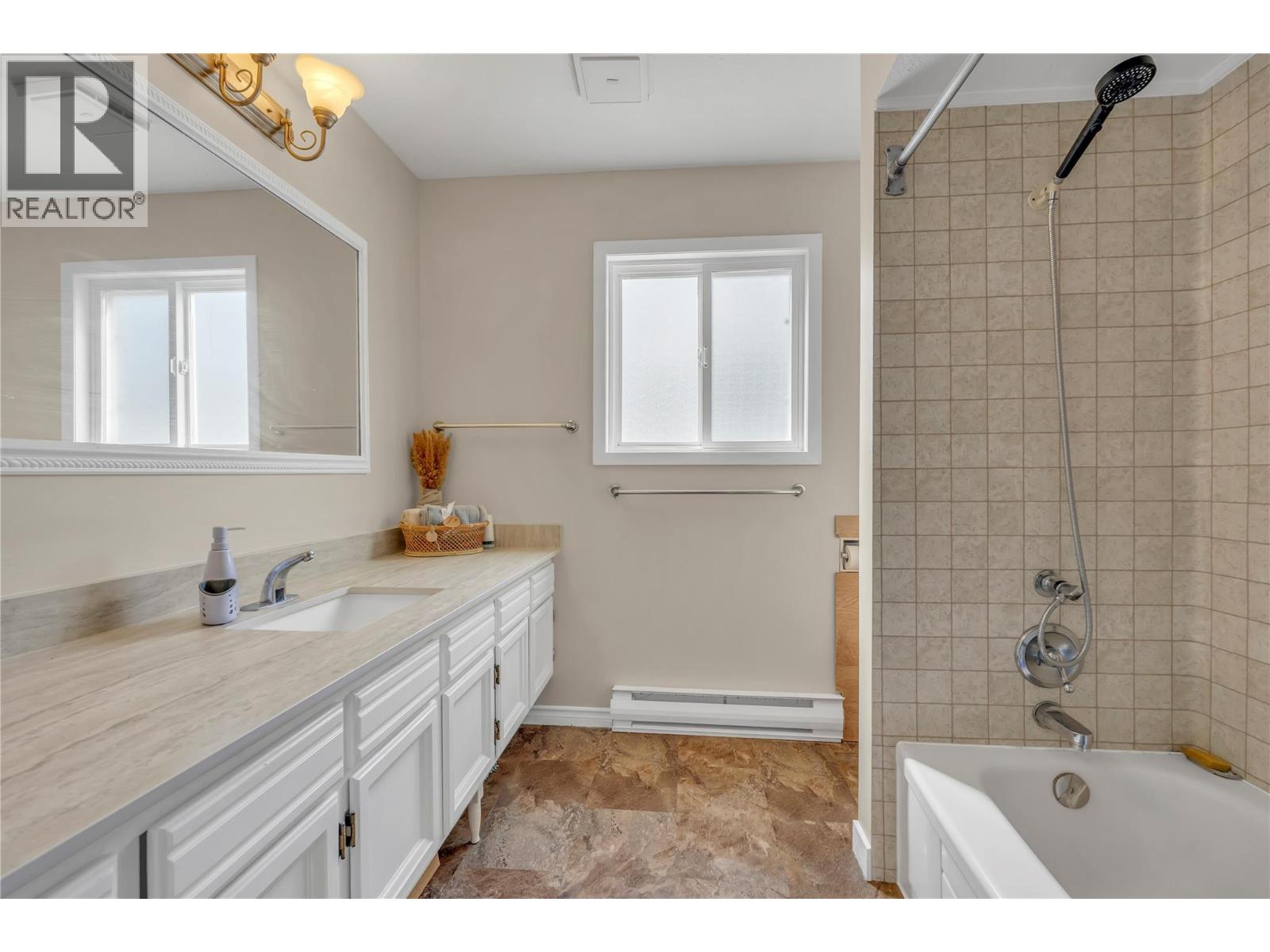 6764 Lakeside Drive, Oliver, British Columbia  V0H 1T4 - Photo 14 - 10399809