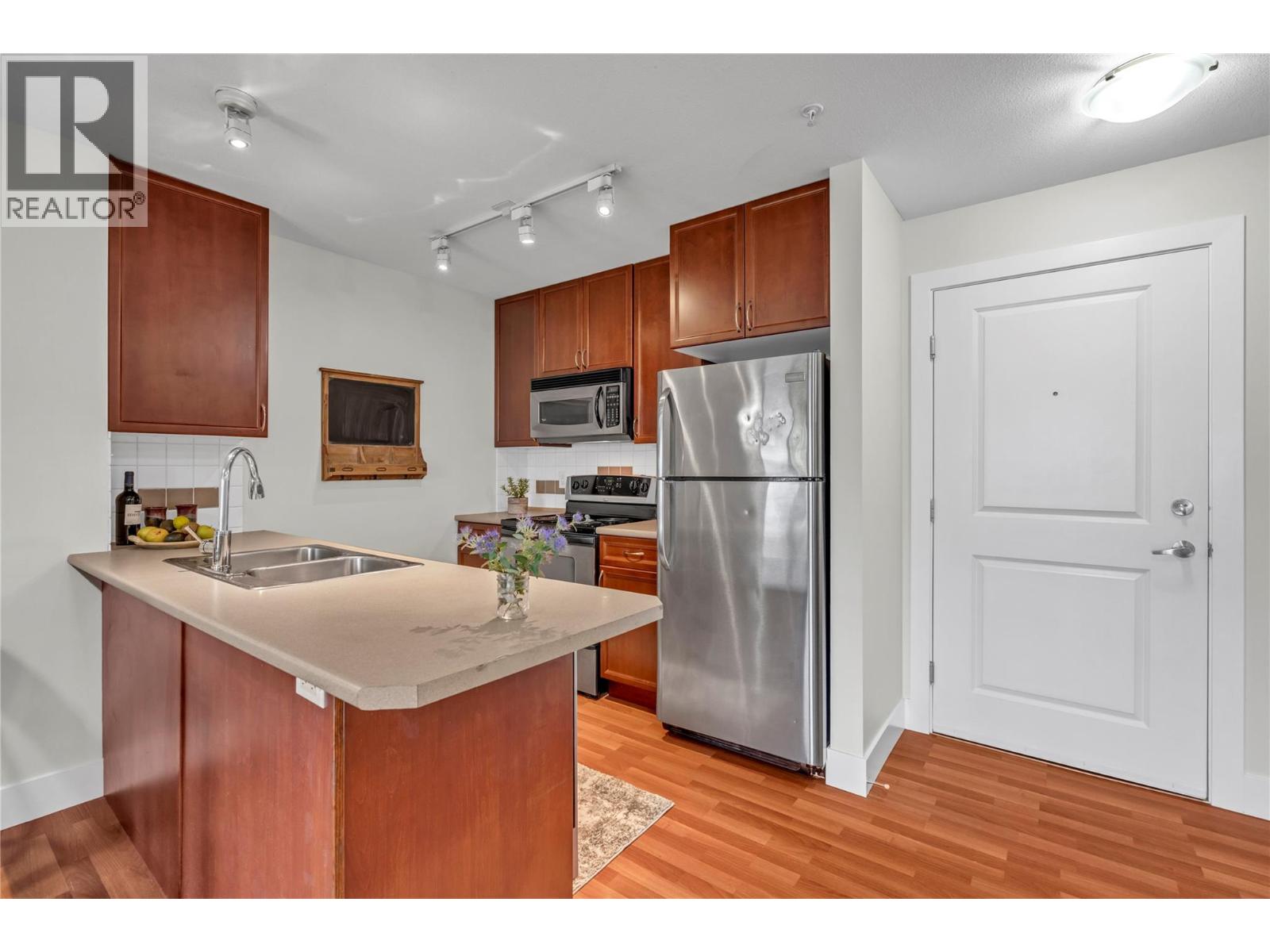 246 Hastings Avenue Unit# 216, Penticton, British Columbia  V2A 2V6 - Photo 3 - 10399911