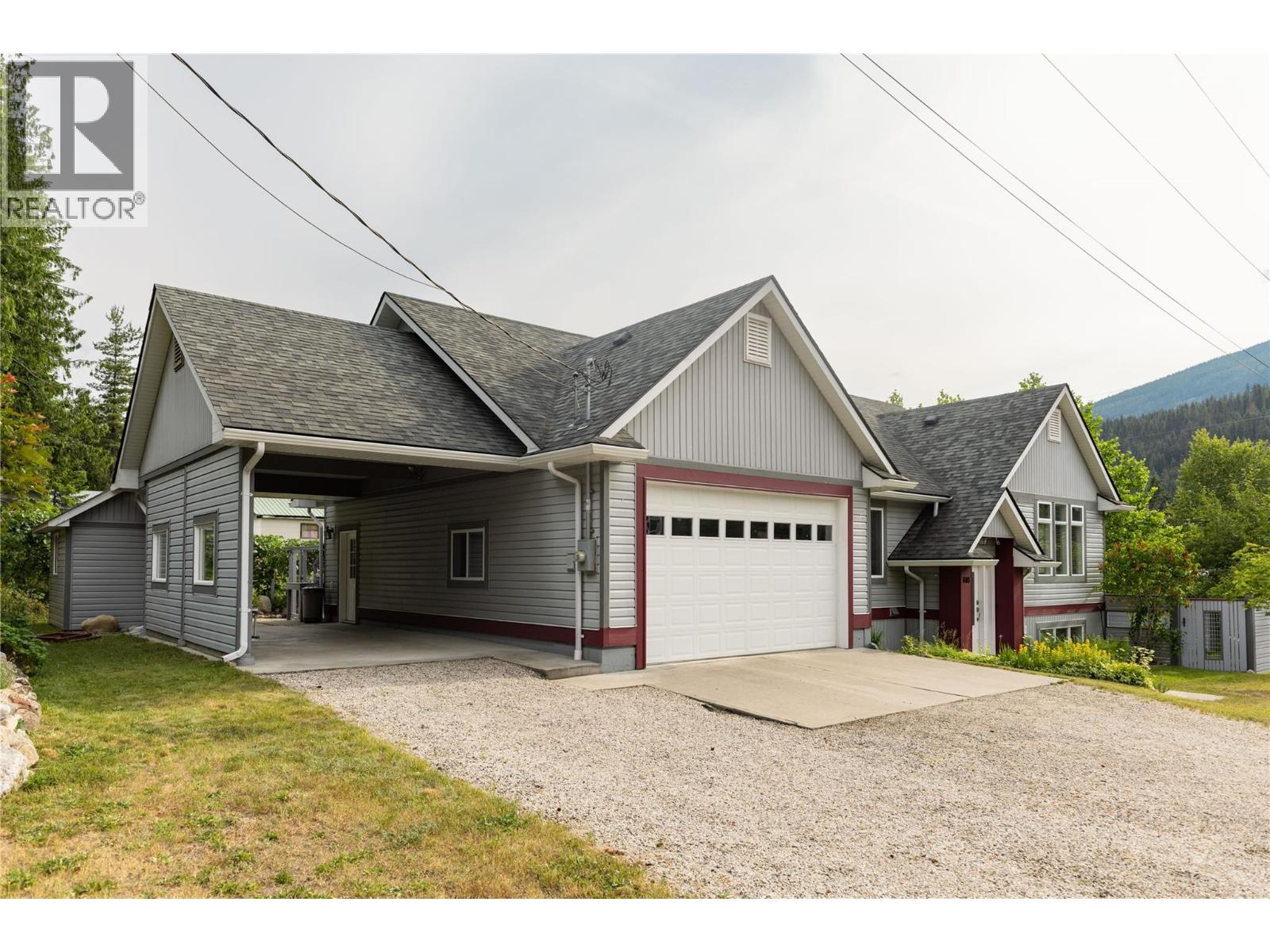 603 Fletcher Avenue, Slocan, British Columbia  V0G 2C0 - Photo 3 - 10399441