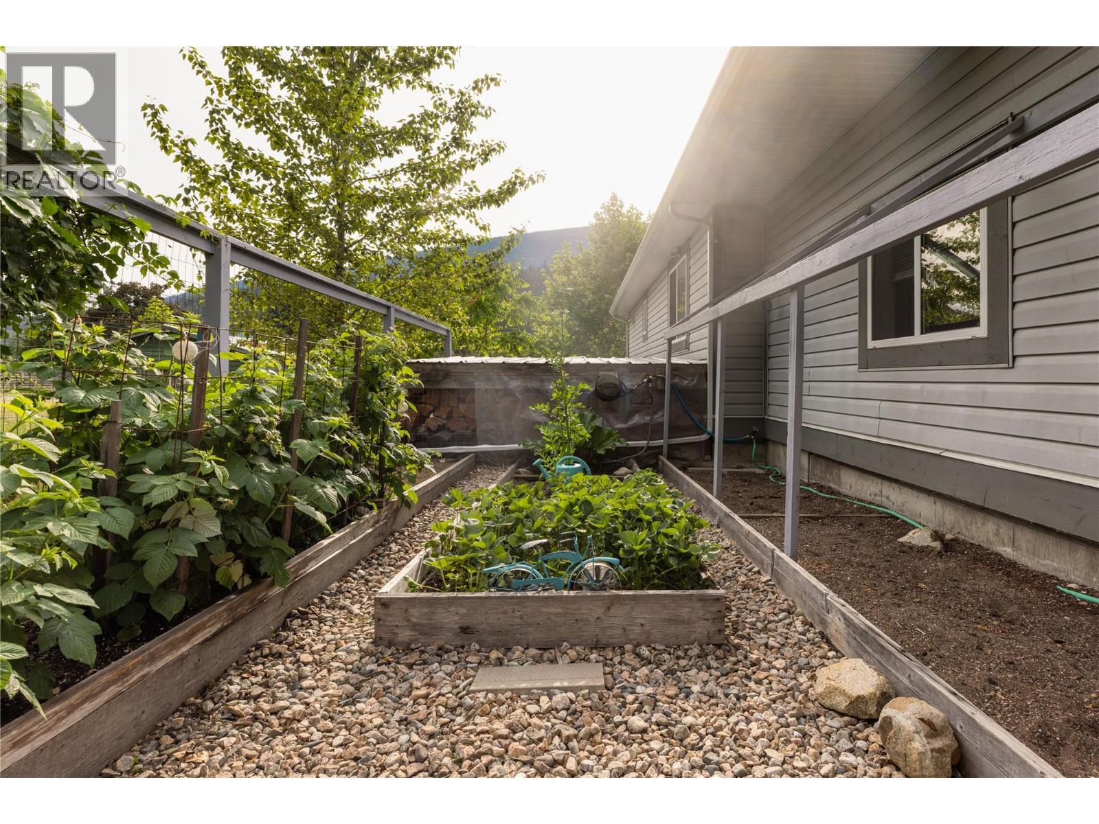 603 Fletcher Avenue, Slocan, British Columbia  V0G 2C0 - Photo 57 - 10399441