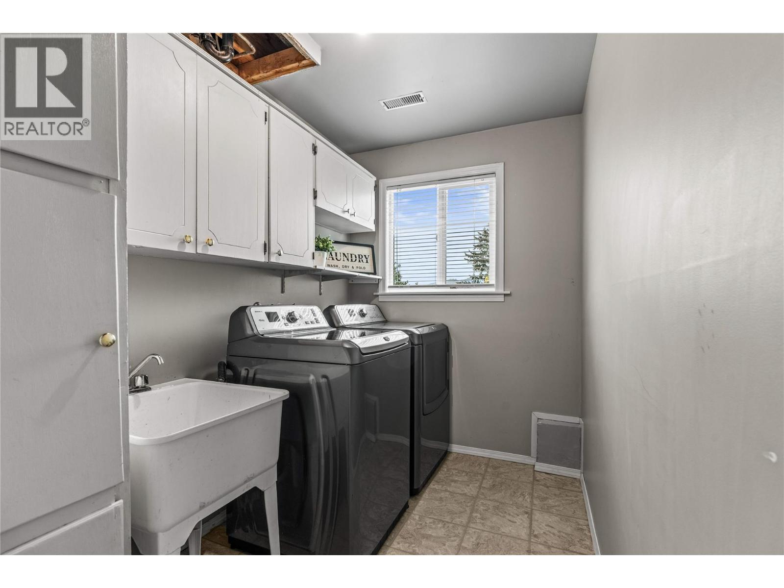 5861 Rimer Road, Vernon, British Columbia  V1B 3L3 - Photo 13 - 10396780