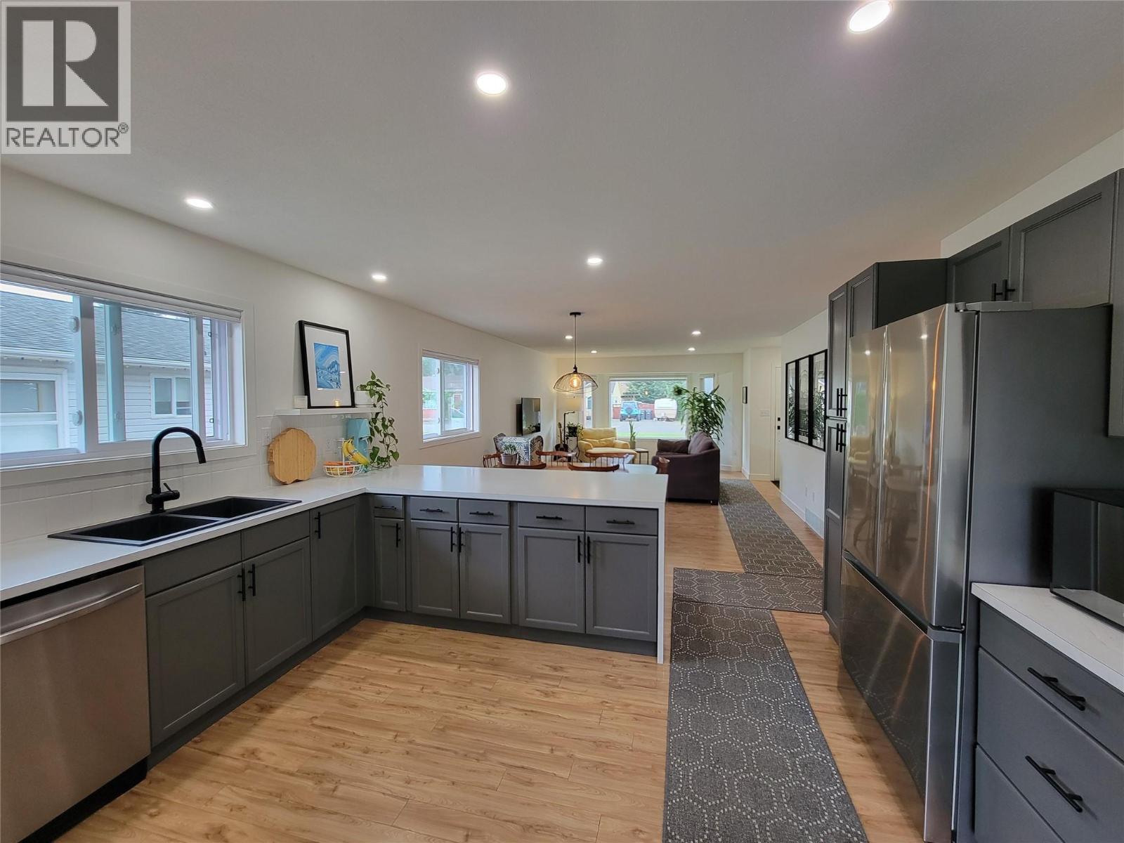 412 10th Avenue, Keremeos, British Columbia  V0X 1N3 - Photo 10 - 10399948