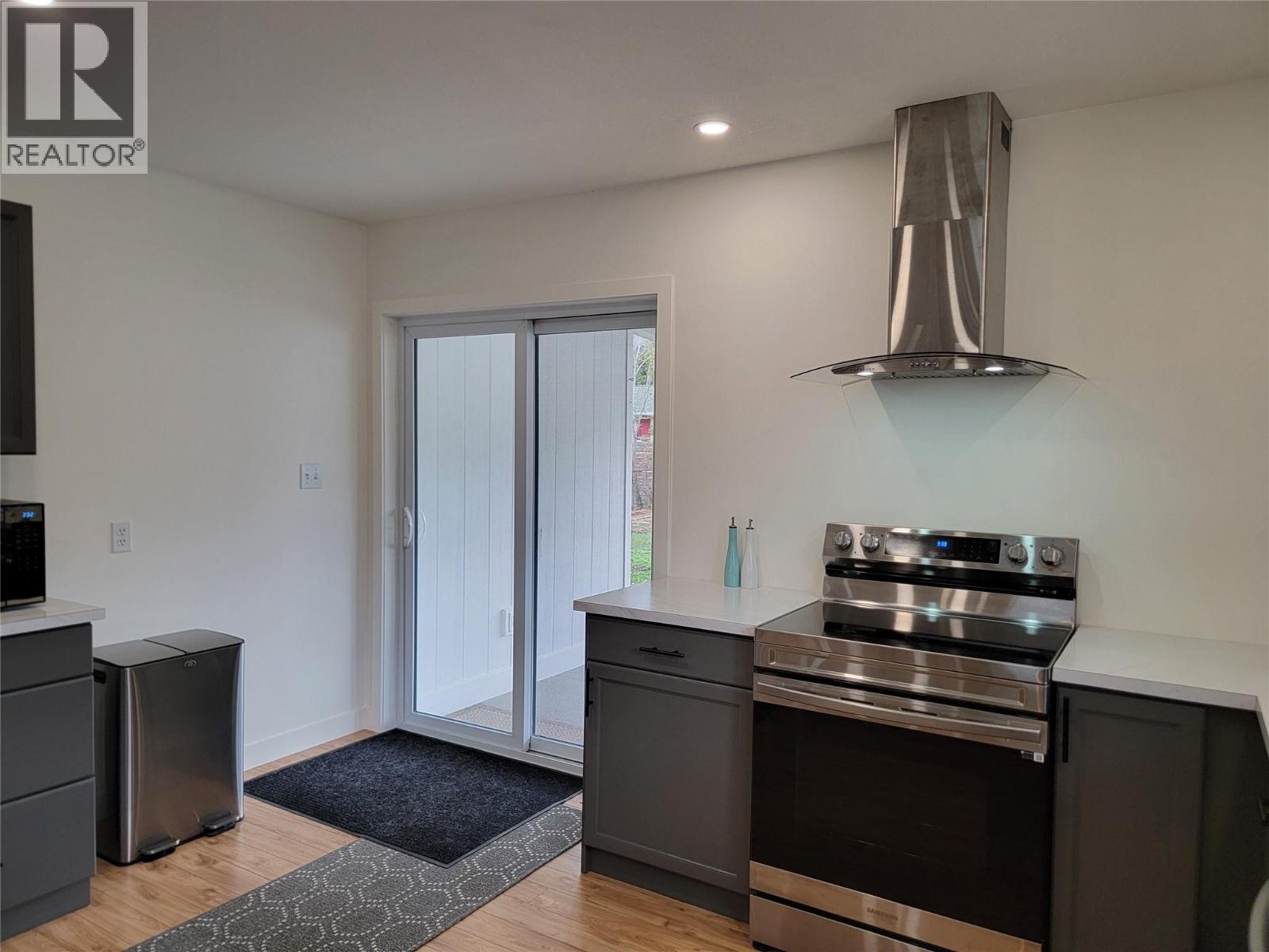 412 10th Avenue, Keremeos, British Columbia  V0X 1N3 - Photo 13 - 10399948