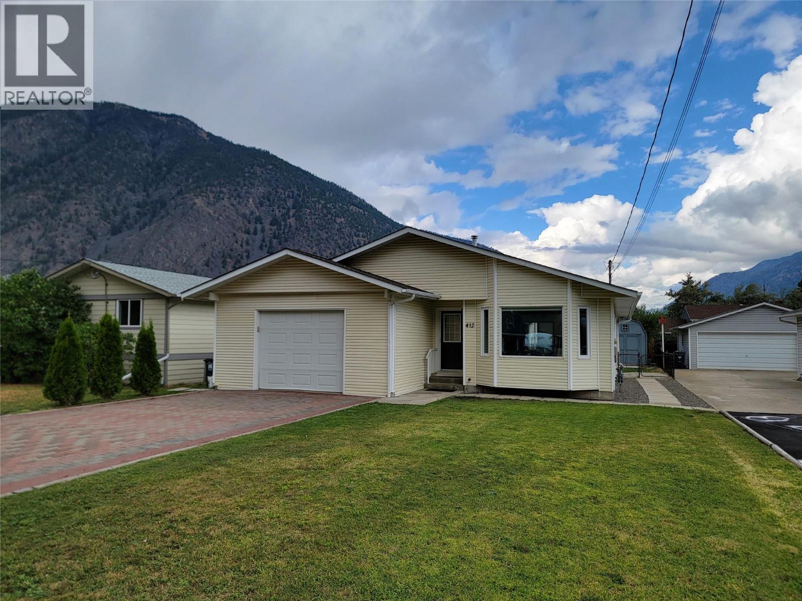 412 10th Avenue, Keremeos, British Columbia  V0X 1N3 - Photo 2 - 10399948