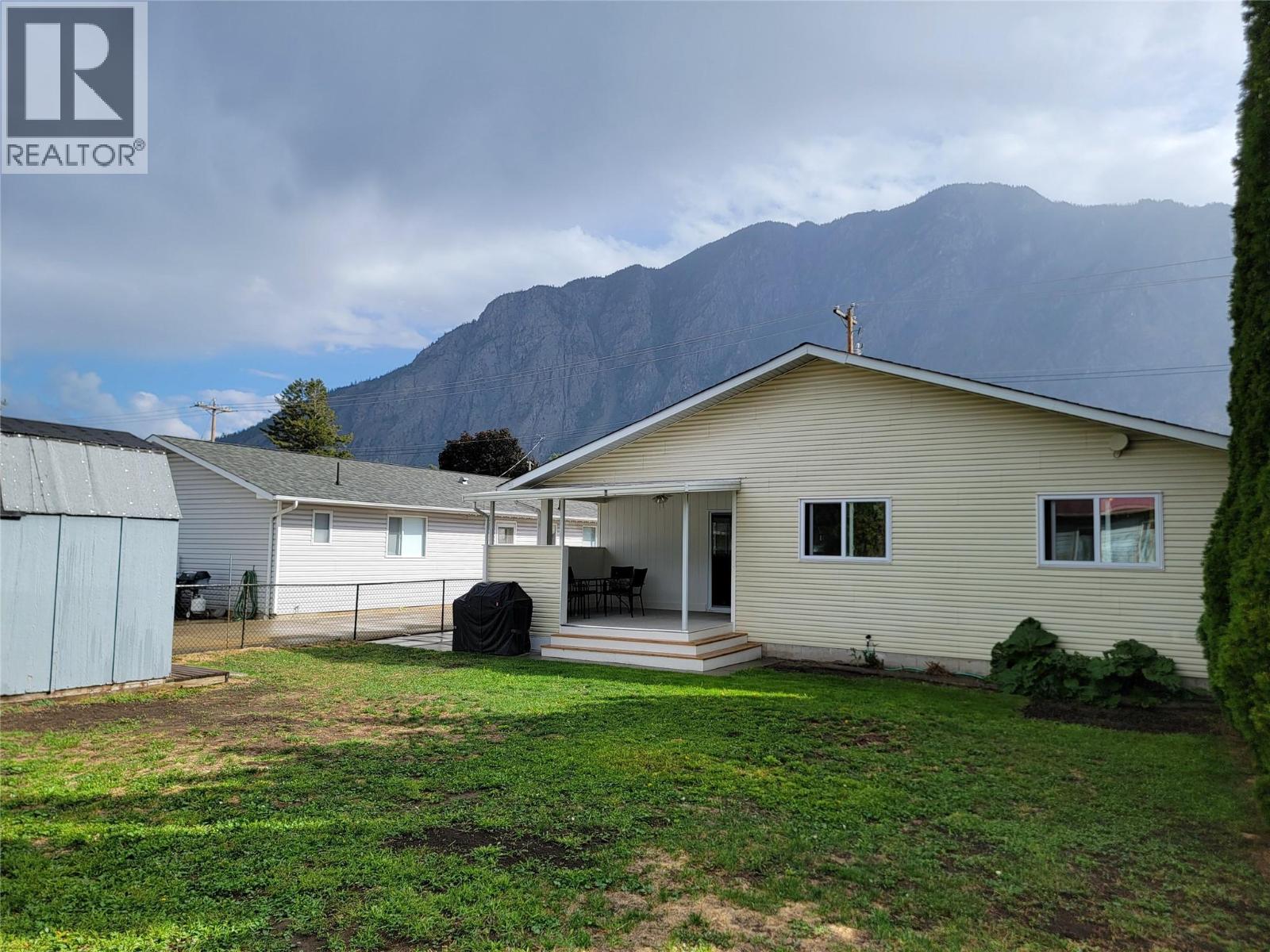 412 10th Avenue, Keremeos, British Columbia  V0X 1N3 - Photo 32 - 10399948