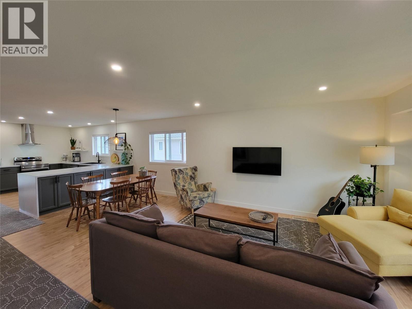 412 10th Avenue, Keremeos, British Columbia  V0X 1N3 - Photo 6 - 10399948