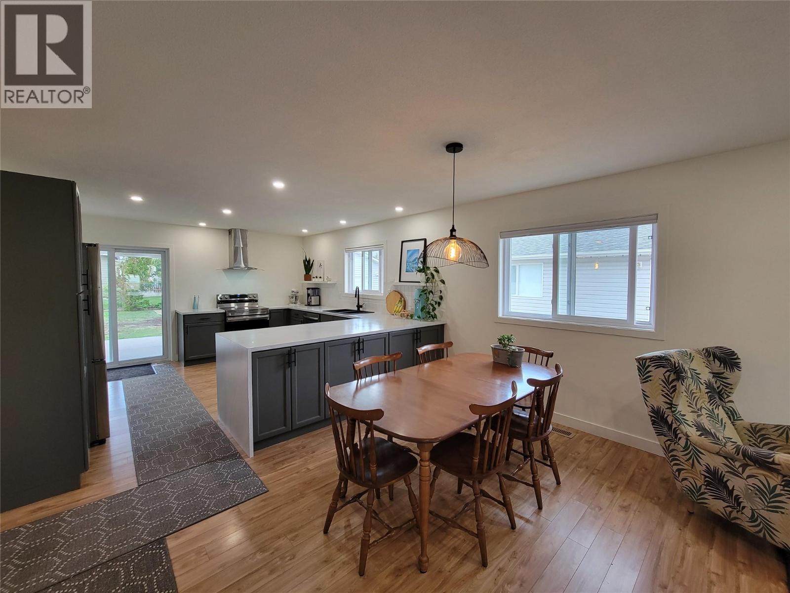 412 10th Avenue, Keremeos, British Columbia  V0X 1N3 - Photo 7 - 10399948
