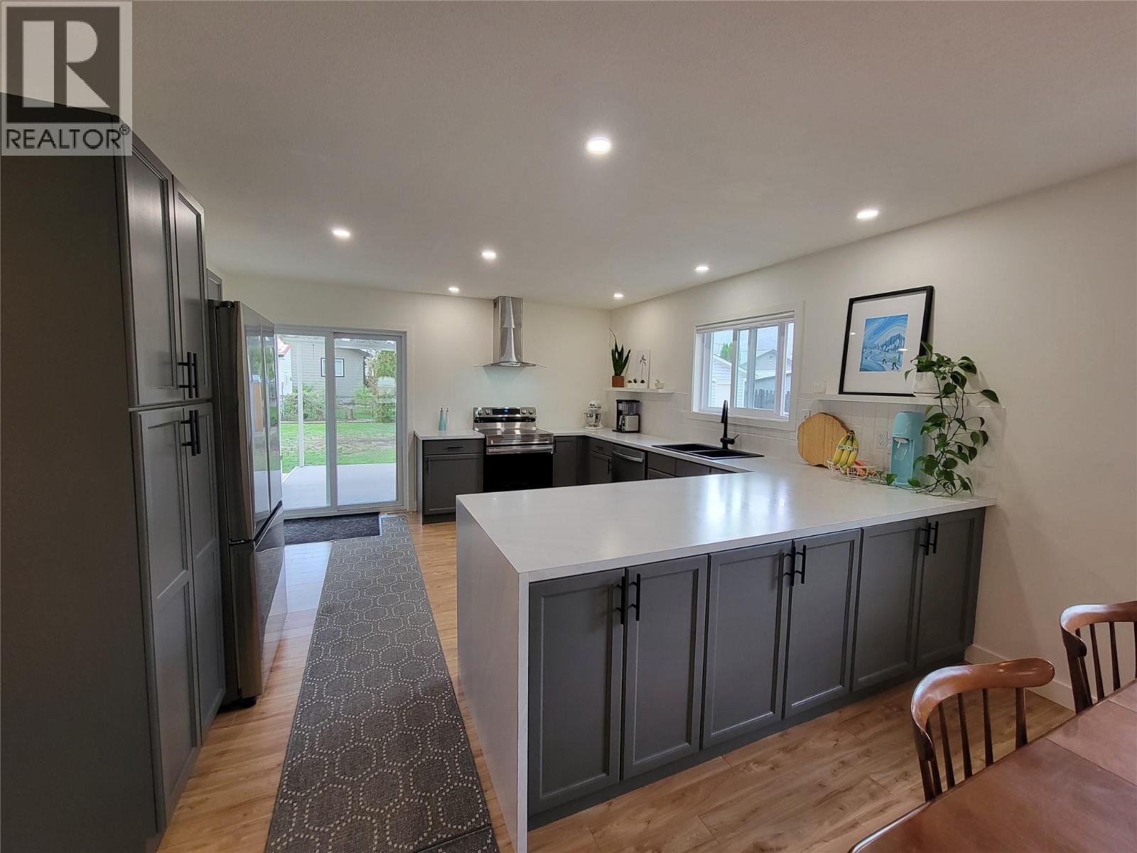 412 10th Avenue, Keremeos, British Columbia  V0X 1N3 - Photo 8 - 10399948