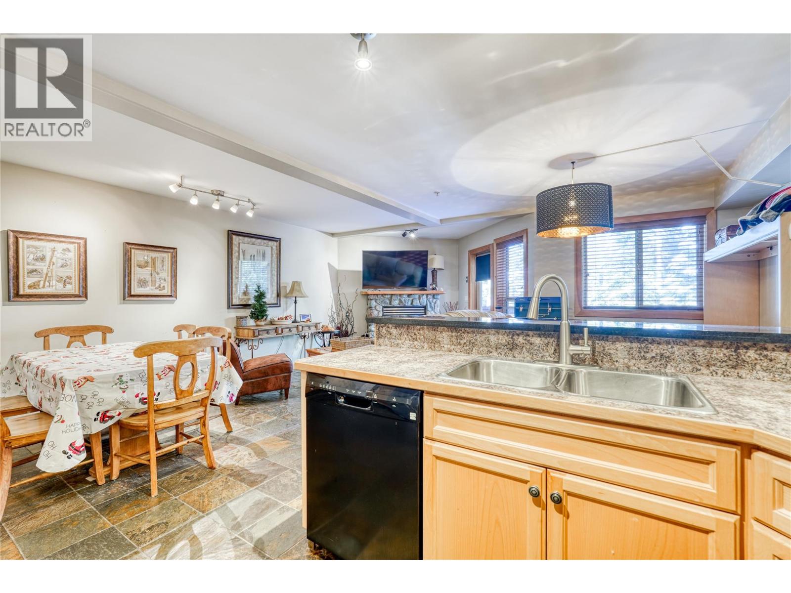360 Strayhorse Road Unit# 3, Apex Mountain, British Columbia  V2A 0E2 - Photo 5 - 10399947