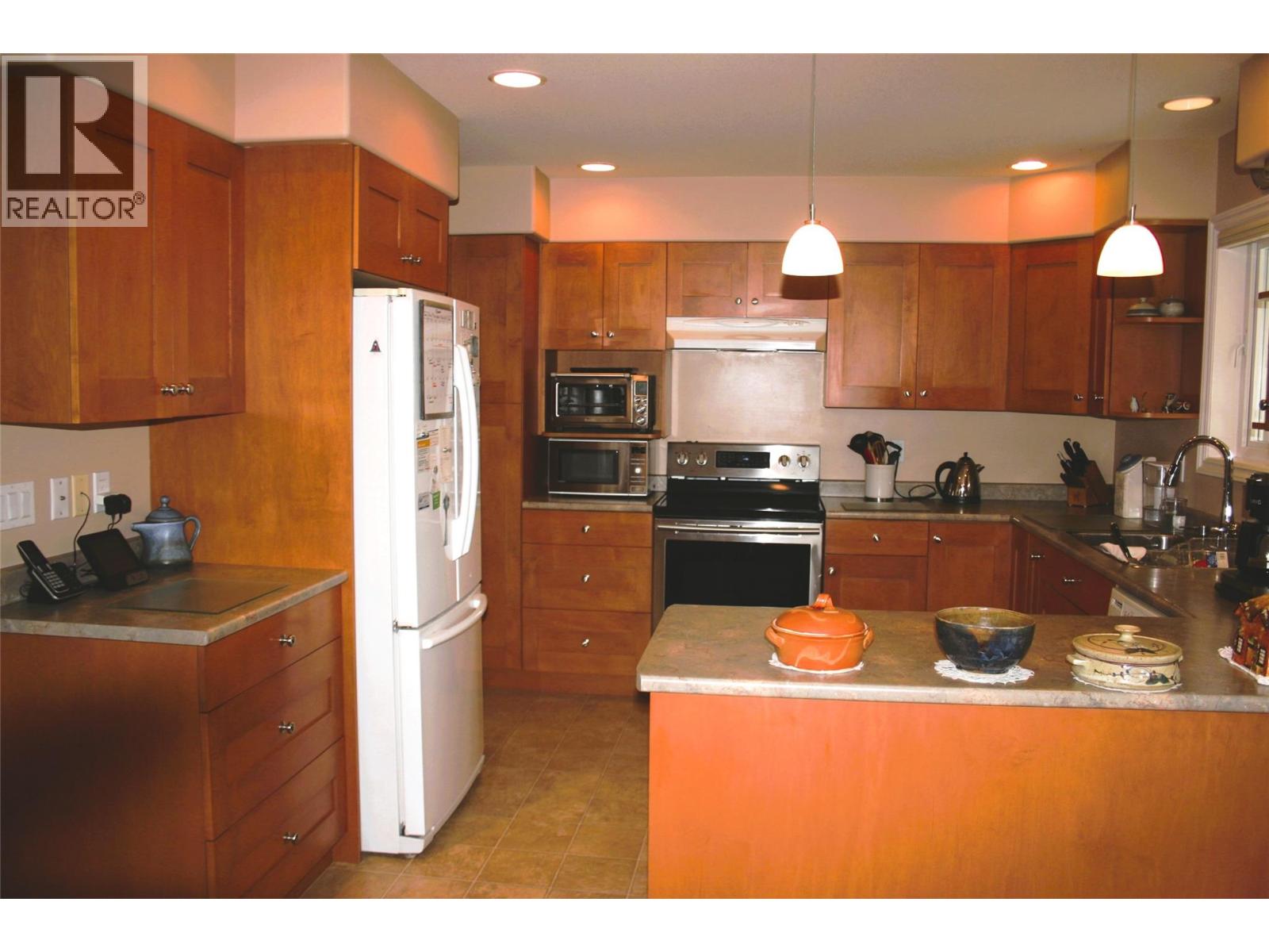 1985 Stikine Place, Kamloops, British Columbia  V2E 2T2 - Photo 2 - 10399906