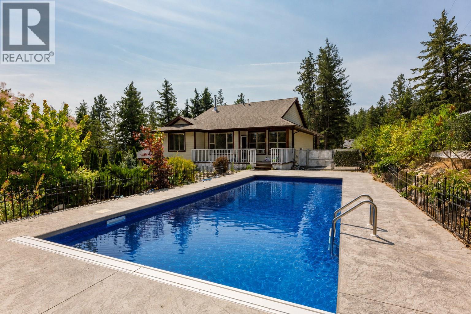 750 Firwood Road, Kelowna, British Columbia  V1Z 3V5 - Photo 1 - 10395626