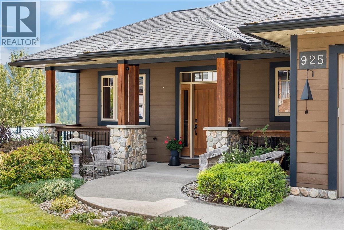 925 Redstone Drive, Rossland, British Columbia  V0G 1Y0 - Photo 2 - 10399786