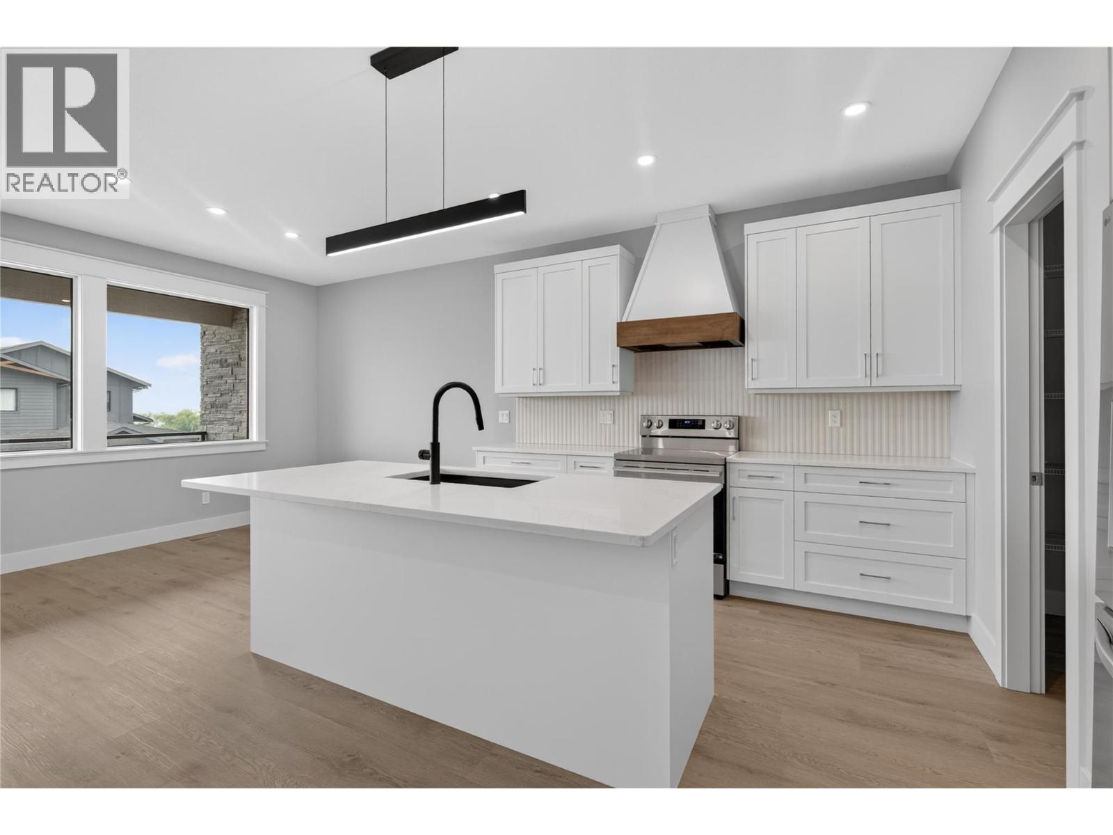 4315 Painted Turtle Drive, Vernon, British Columbia  V1H 1A2 - Photo 6 - 10399719