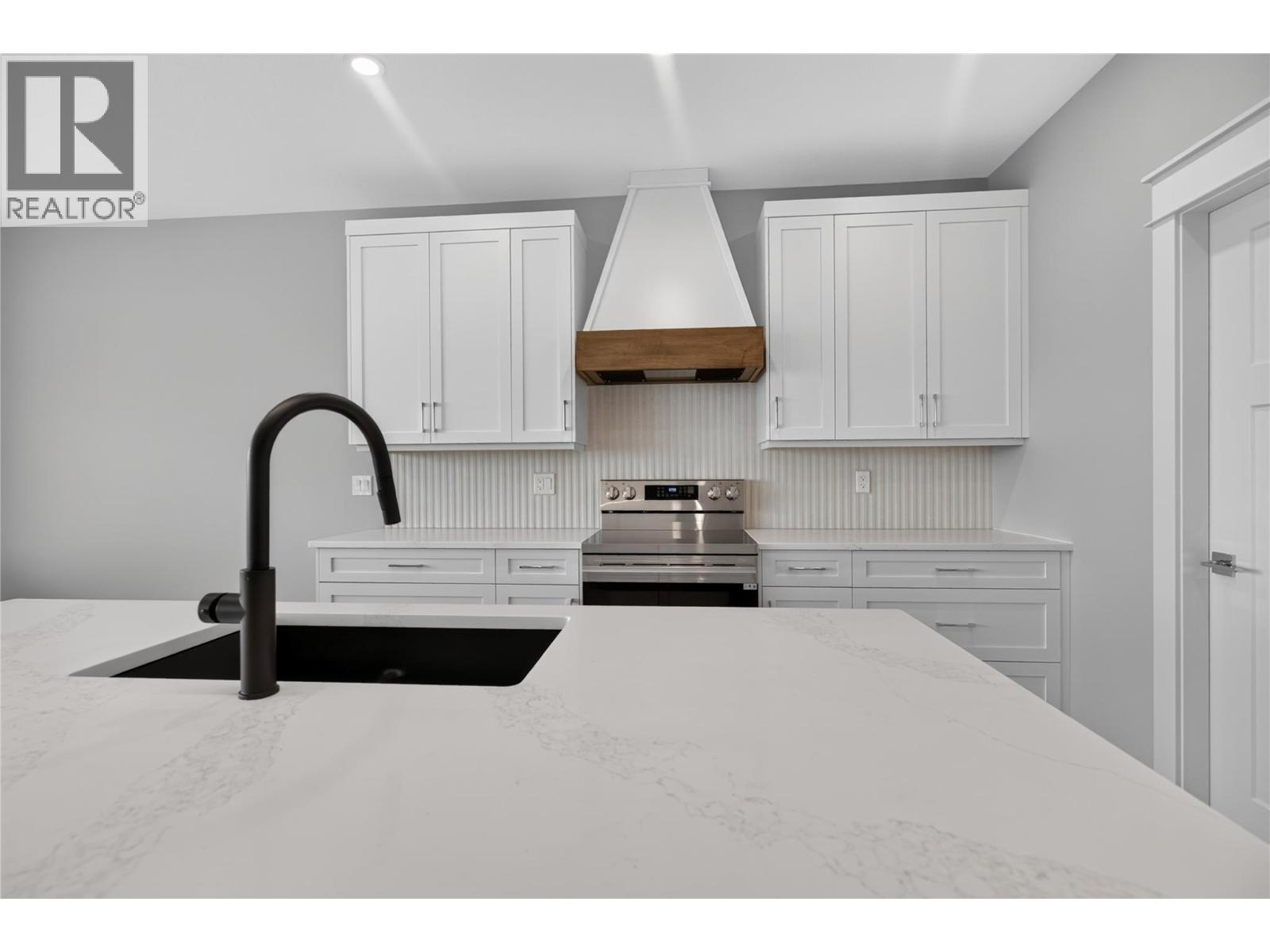 4315 Painted Turtle Drive, Vernon, British Columbia  V1H 1A2 - Photo 7 - 10399719