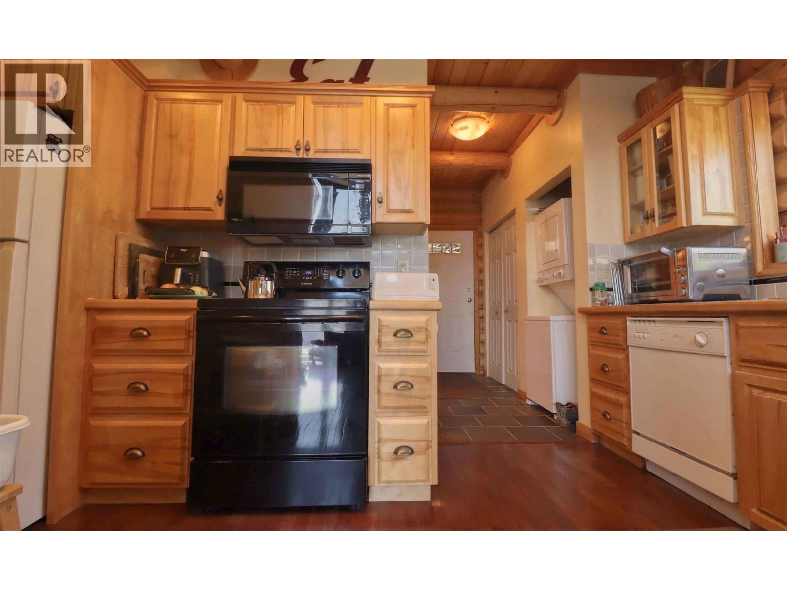 957 Little Shuswap Lake Road, Chase, British Columbia  V0E 1M2 - Photo 15 - 10399275
