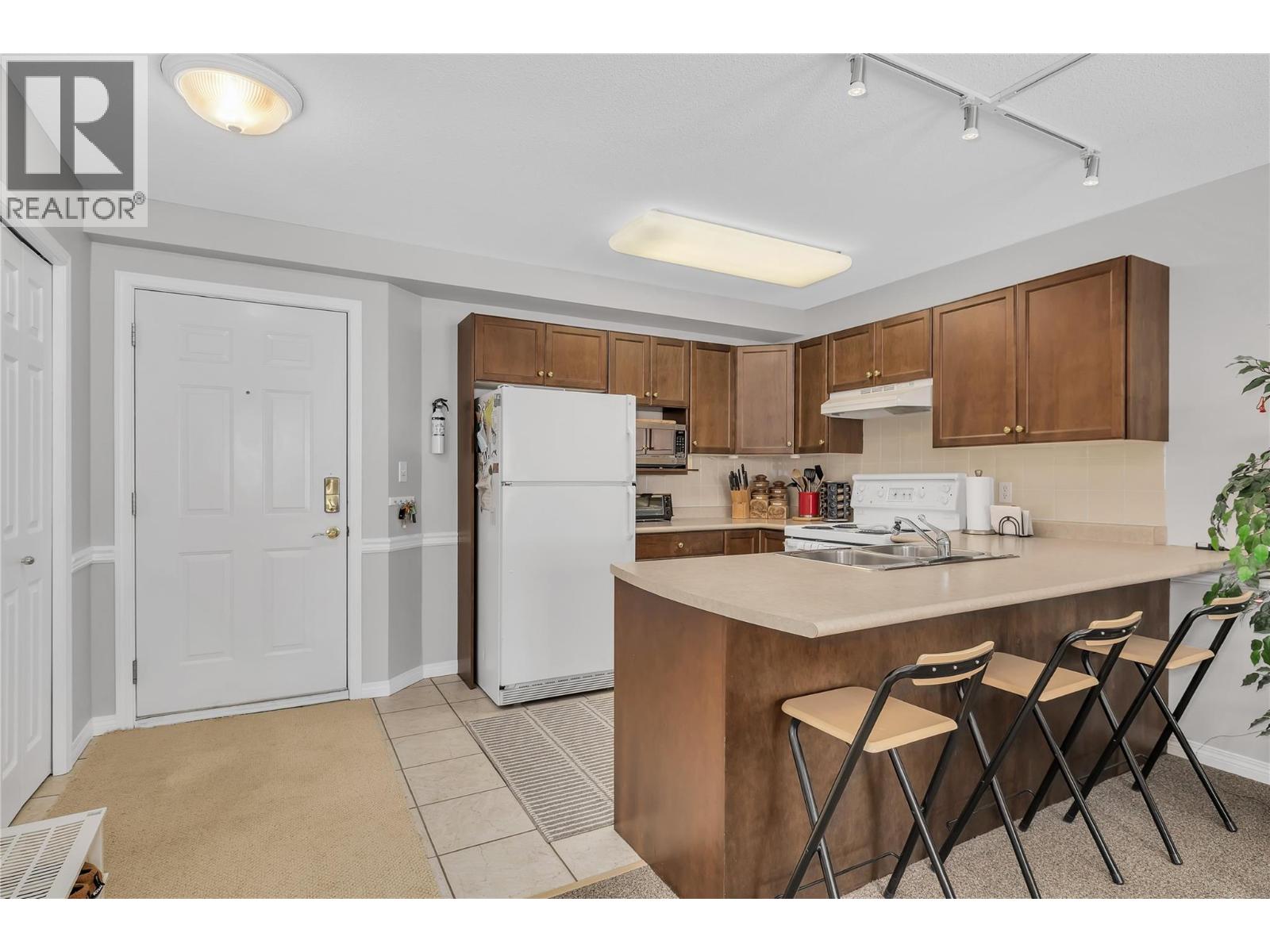 215 Kettleview Road Unit# 402, Big White, British Columbia  V1P 1P3 - Photo 4 - 10399643