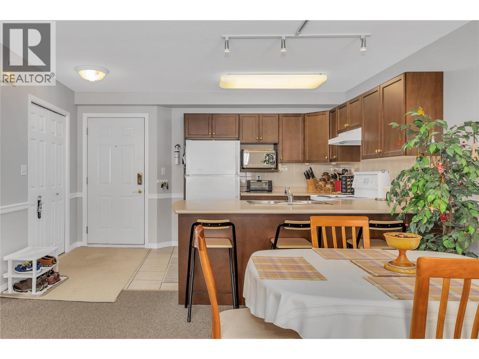 215 Kettleview Road Unit# 402, Big White, British Columbia  V1P 1P3 - Photo 5 - 10399643