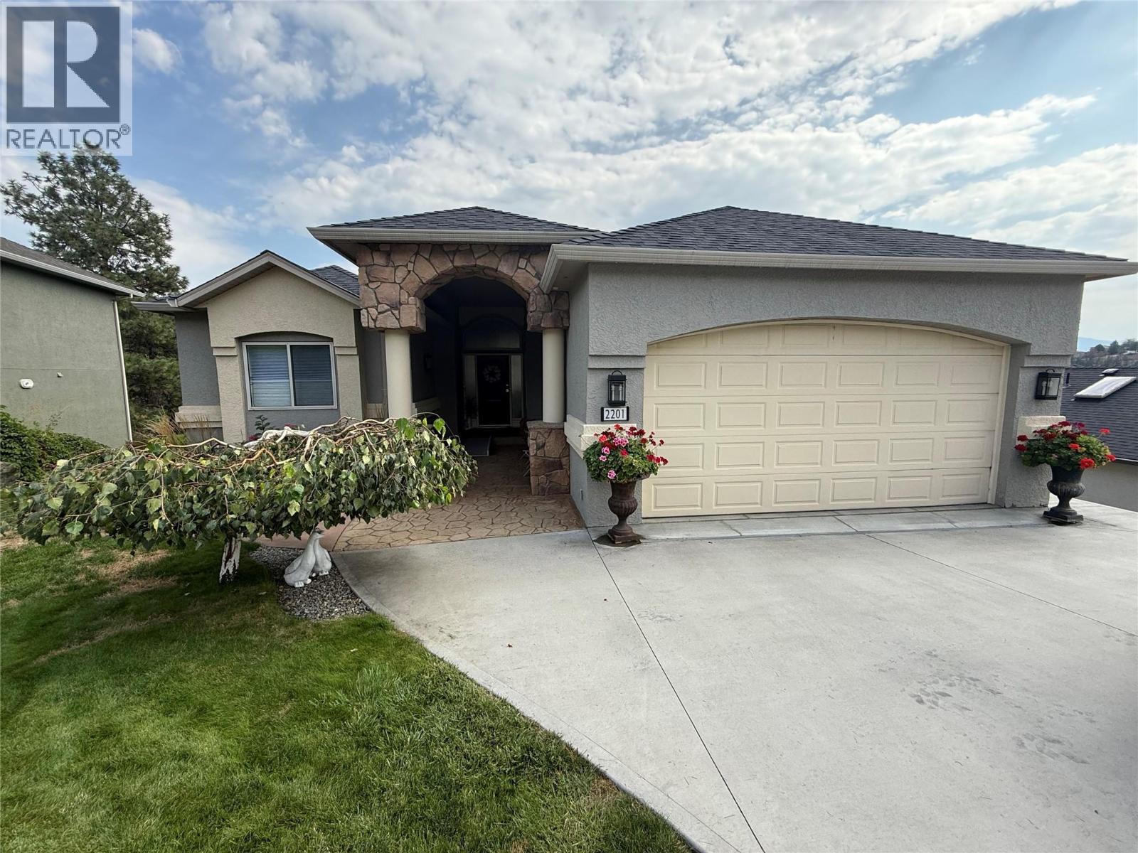 2201 Lillooet Crescent, Kelowna, British Columbia  V1V 1W3 - Photo 1 - 10399885