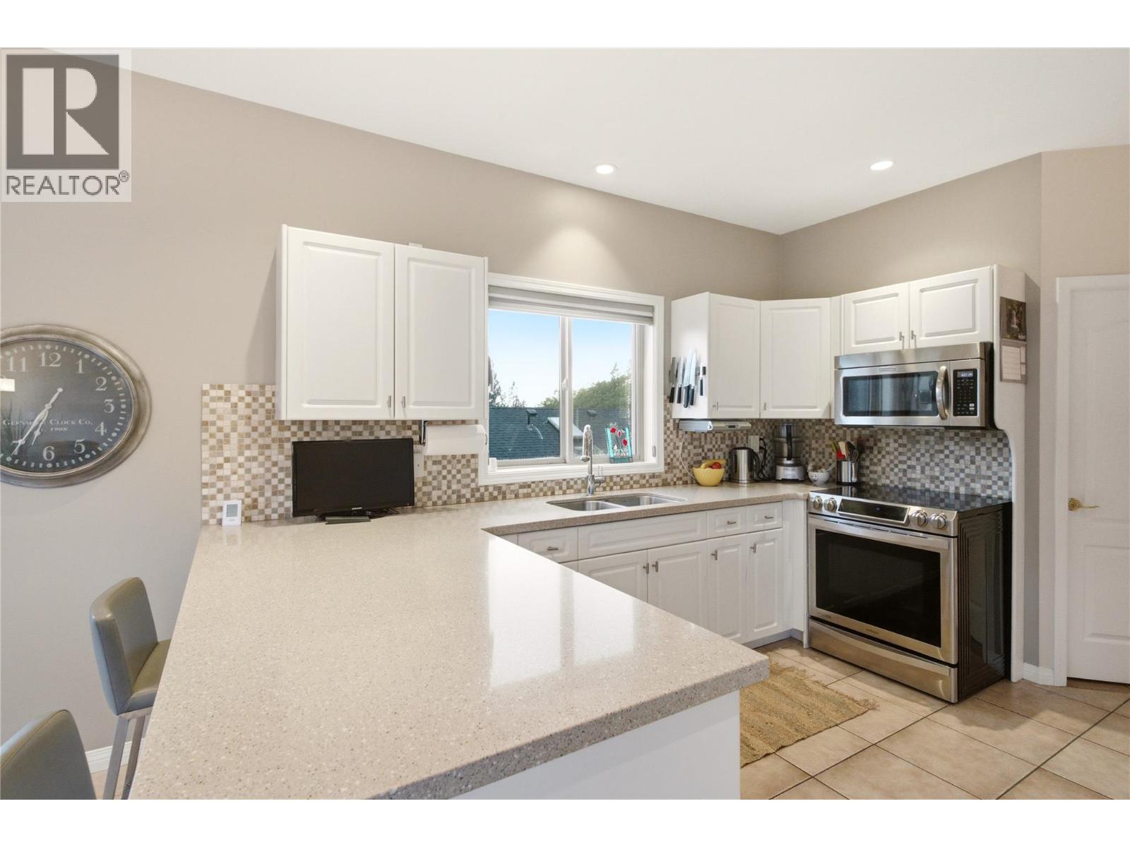2201 Lillooet Crescent, Kelowna, British Columbia  V1V 1W3 - Photo 4 - 10399885