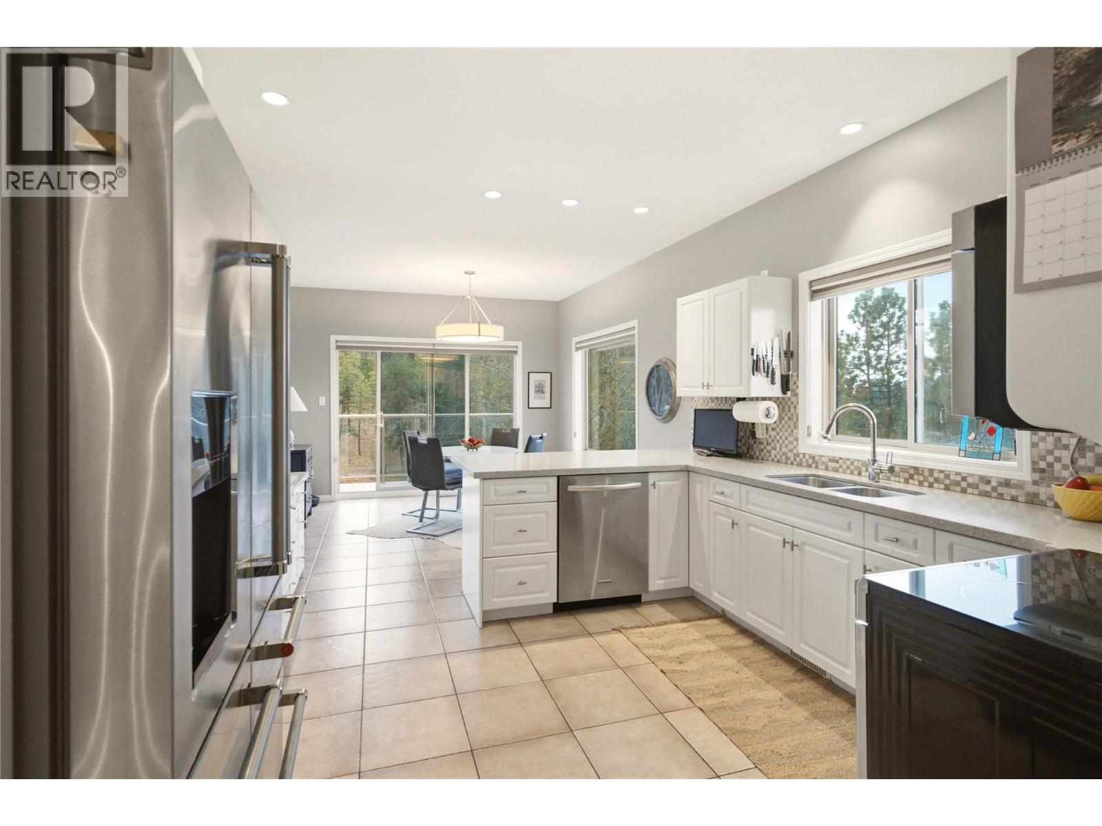 2201 Lillooet Crescent, Kelowna, British Columbia  V1V 1W3 - Photo 5 - 10399885