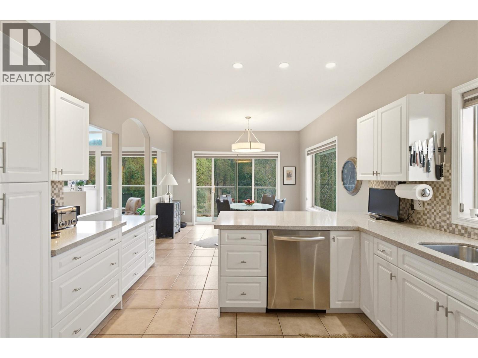 2201 Lillooet Crescent, Kelowna, British Columbia  V1V 1W3 - Photo 6 - 10399885