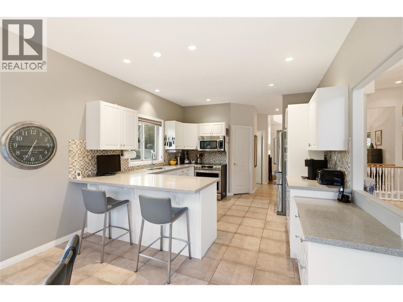 2201 Lillooet Crescent, Kelowna, British Columbia  V1V 1W3 - Photo 8 - 10399885