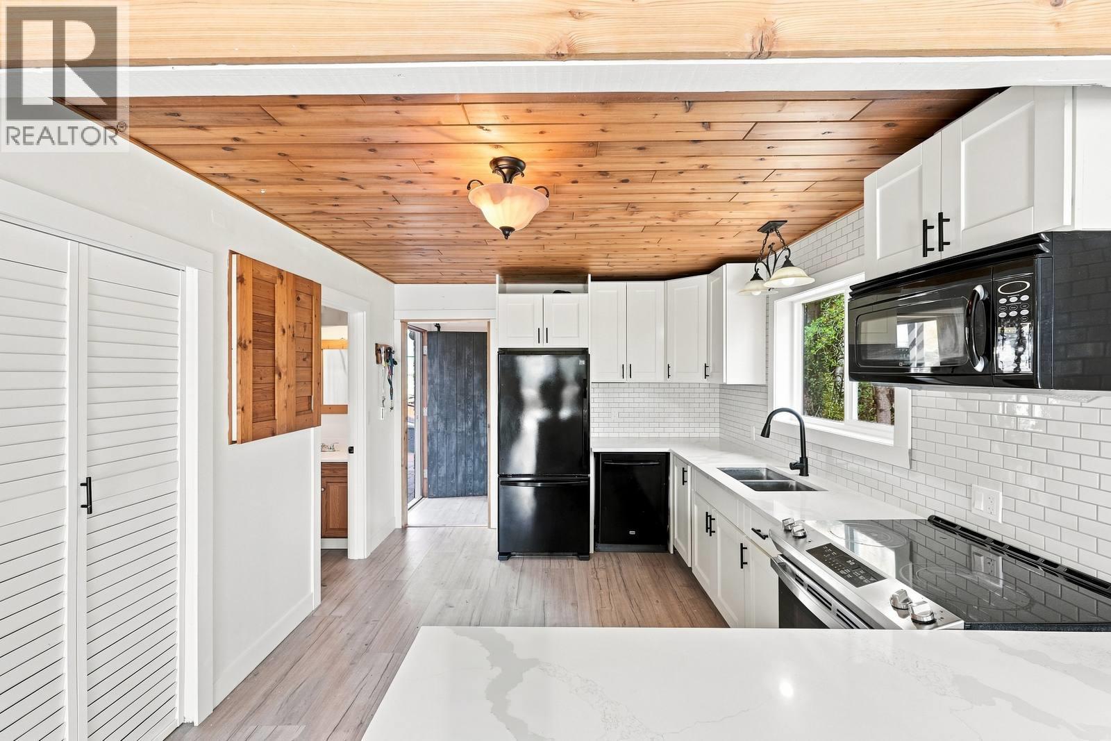 321 Philpott Road, Kelowna, British Columbia  V1P 1J6 - Photo 11 - 10399945
